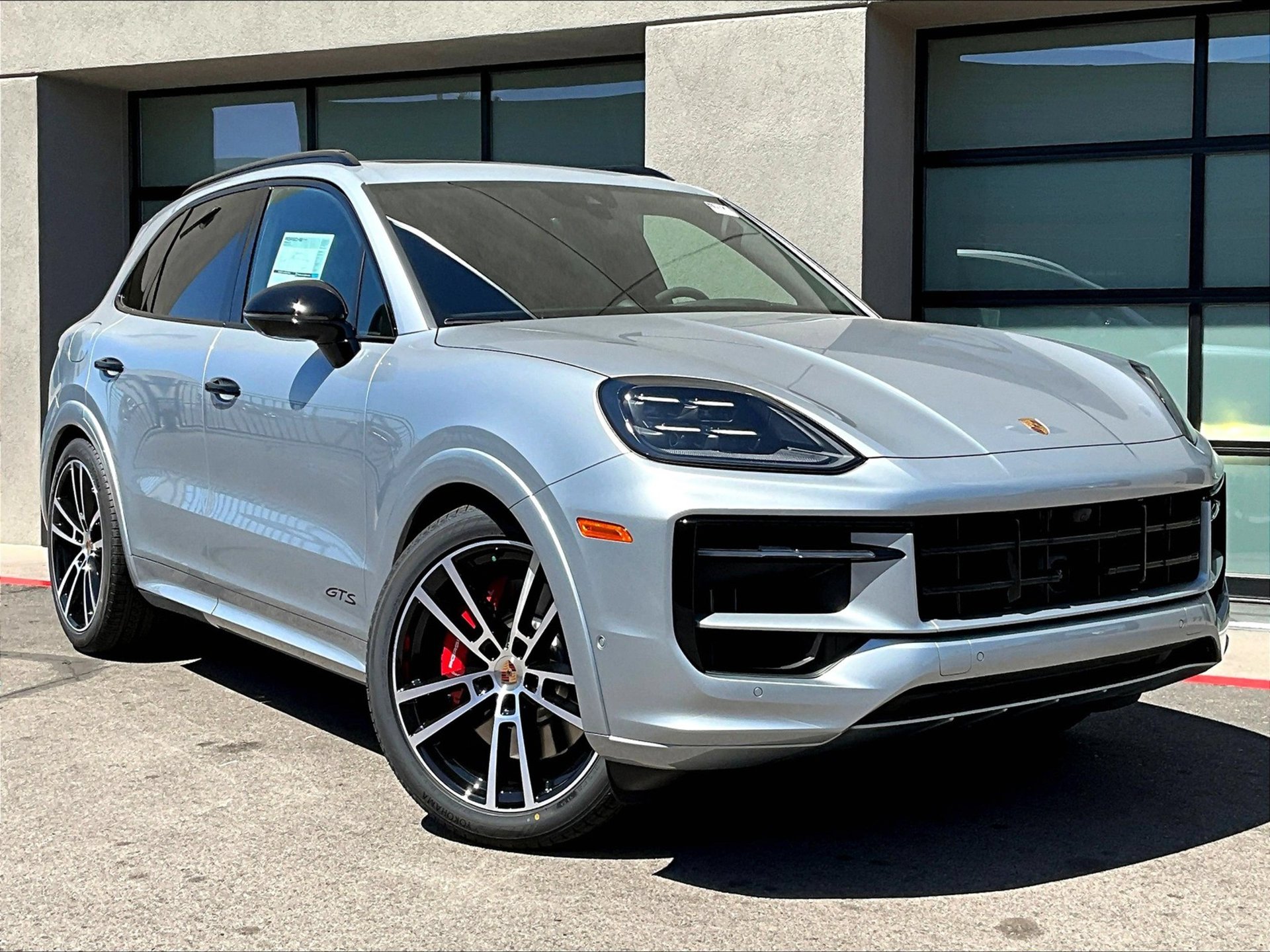 2025 Cayenne GTS picture #8