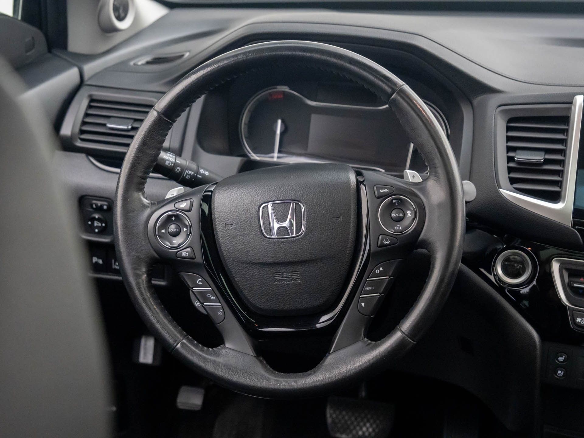 2016 Honda Pilot Elite photo