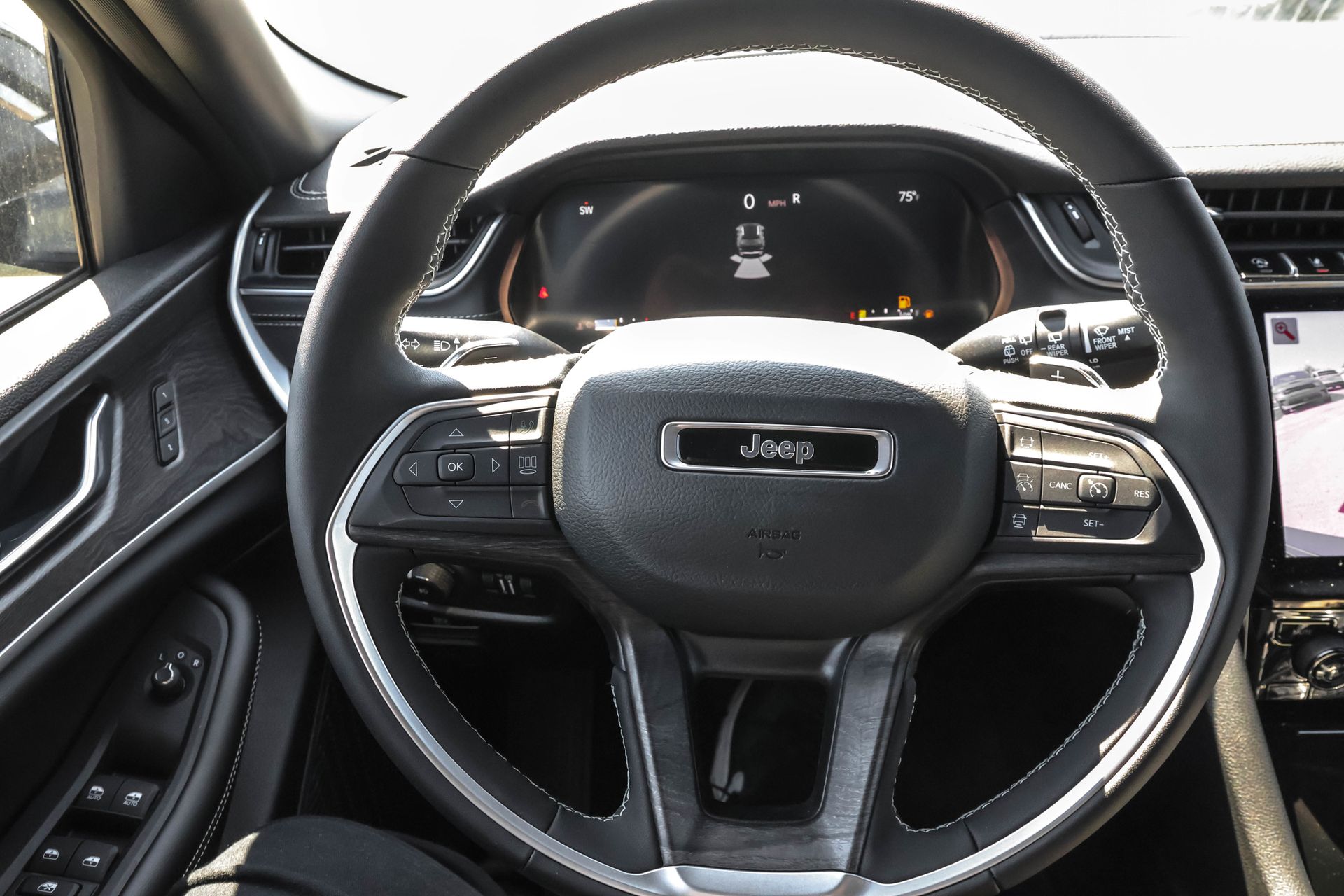 2025 JEEP GRAND CHEROKEE - Image 27