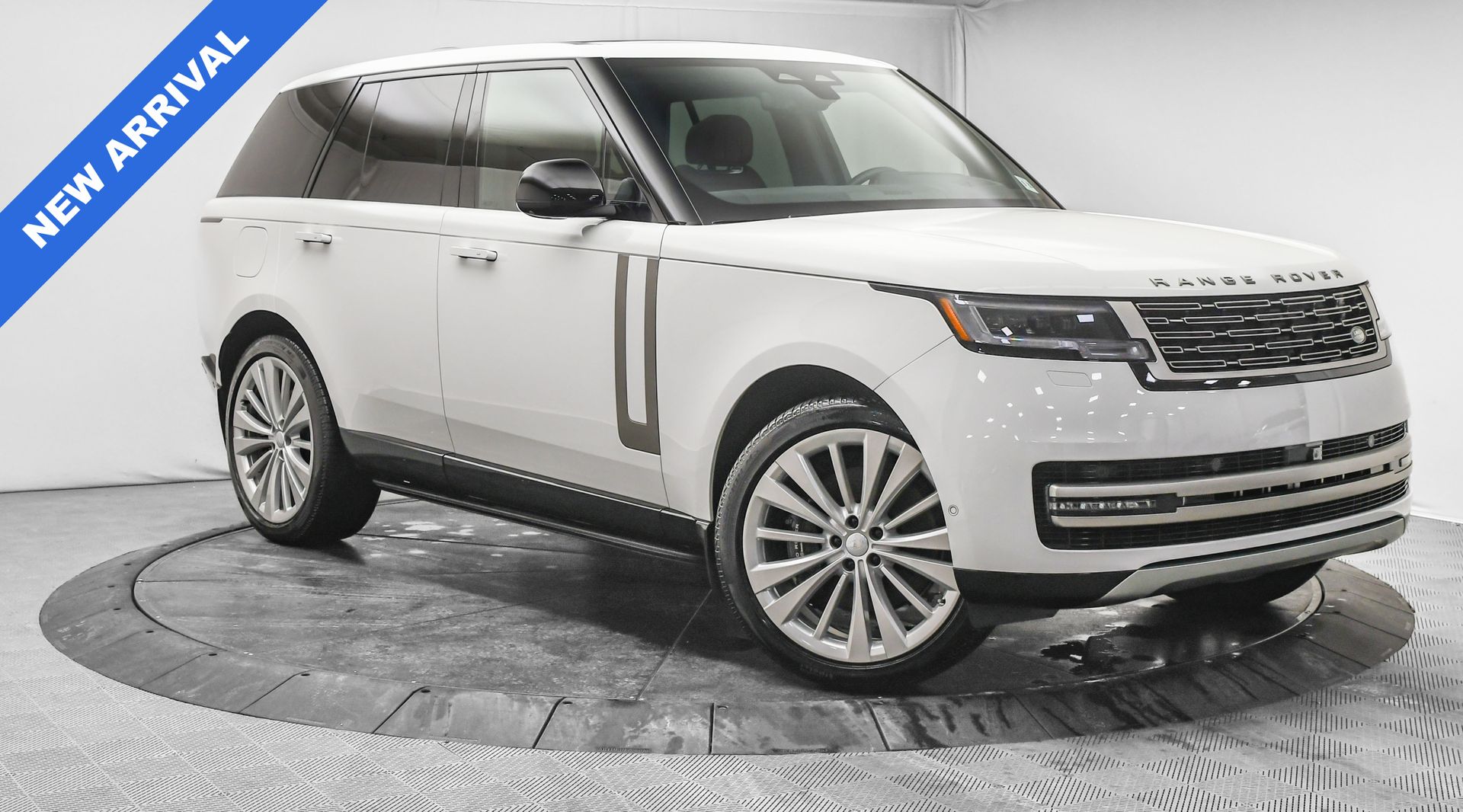 2025 Land Rover Range Rover P530 SE AWD