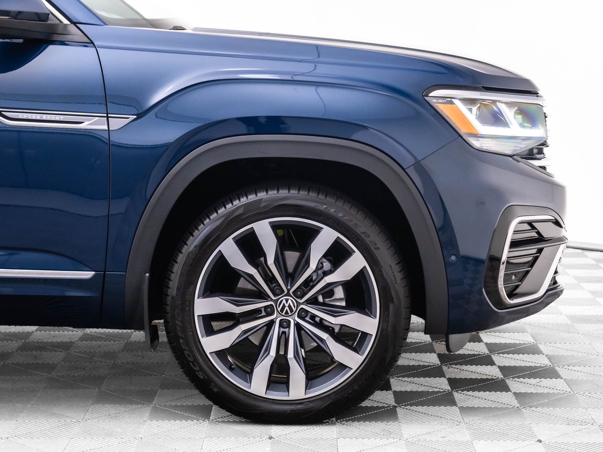 2023 Volkswagen Atlas Cross Sport 3.6L V6 SEL Premium R-Line photo