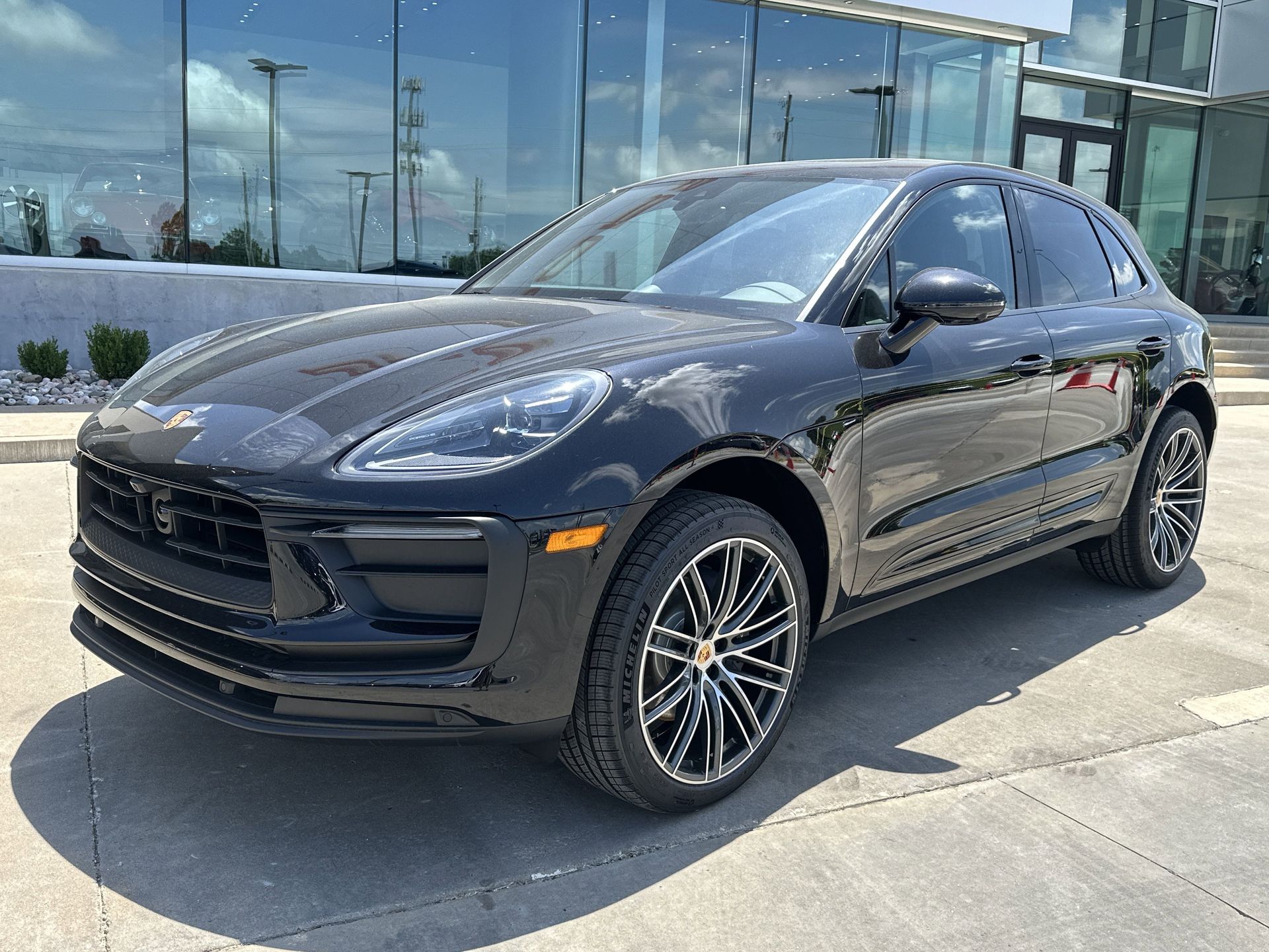 Jet Black 2025 Porsche Macan AWD SUV / Crossover All-Wheel Drive 7-Speed Automatic