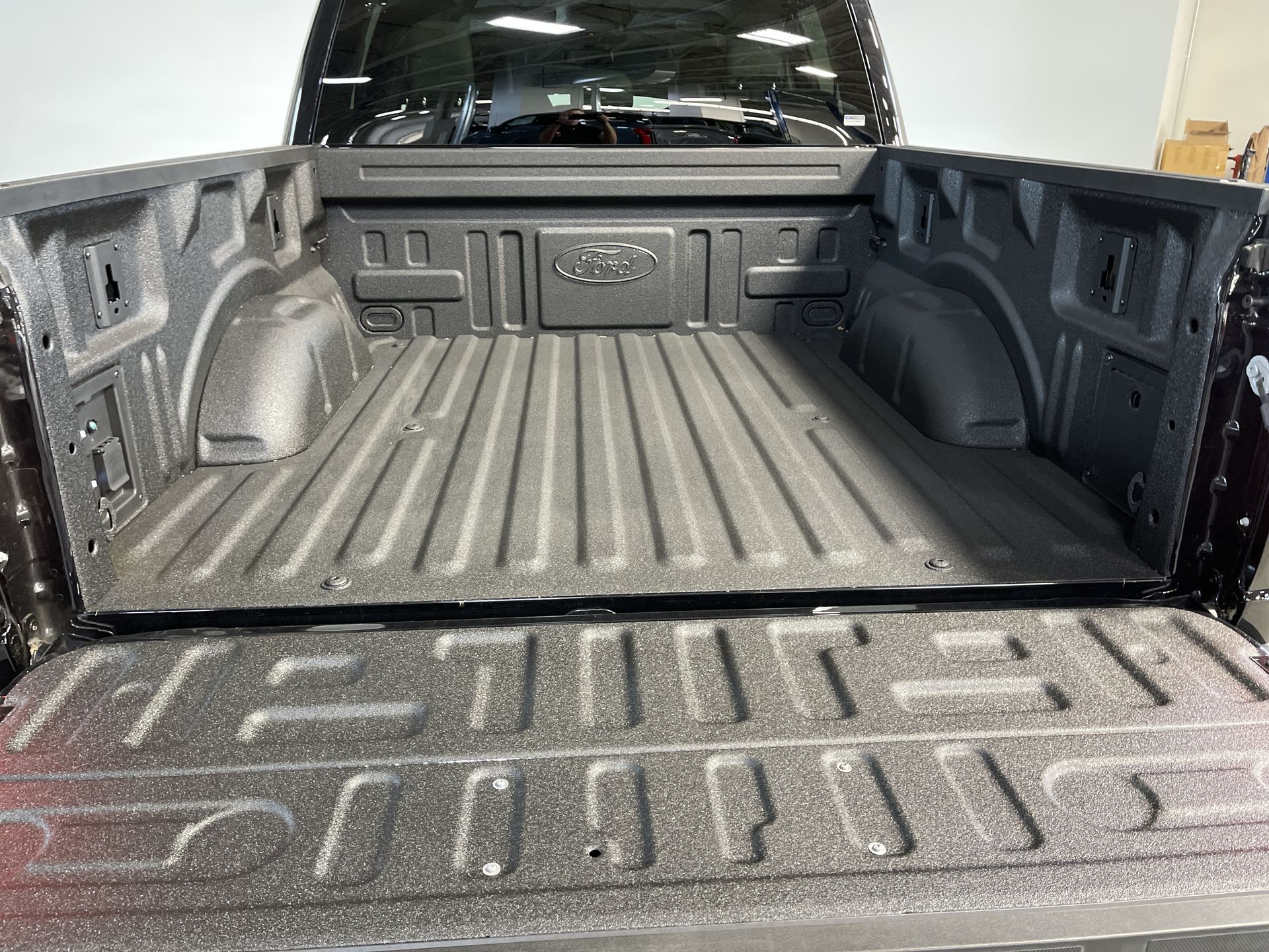 2024 Ford F-150 Lightning Pro - Photo 32