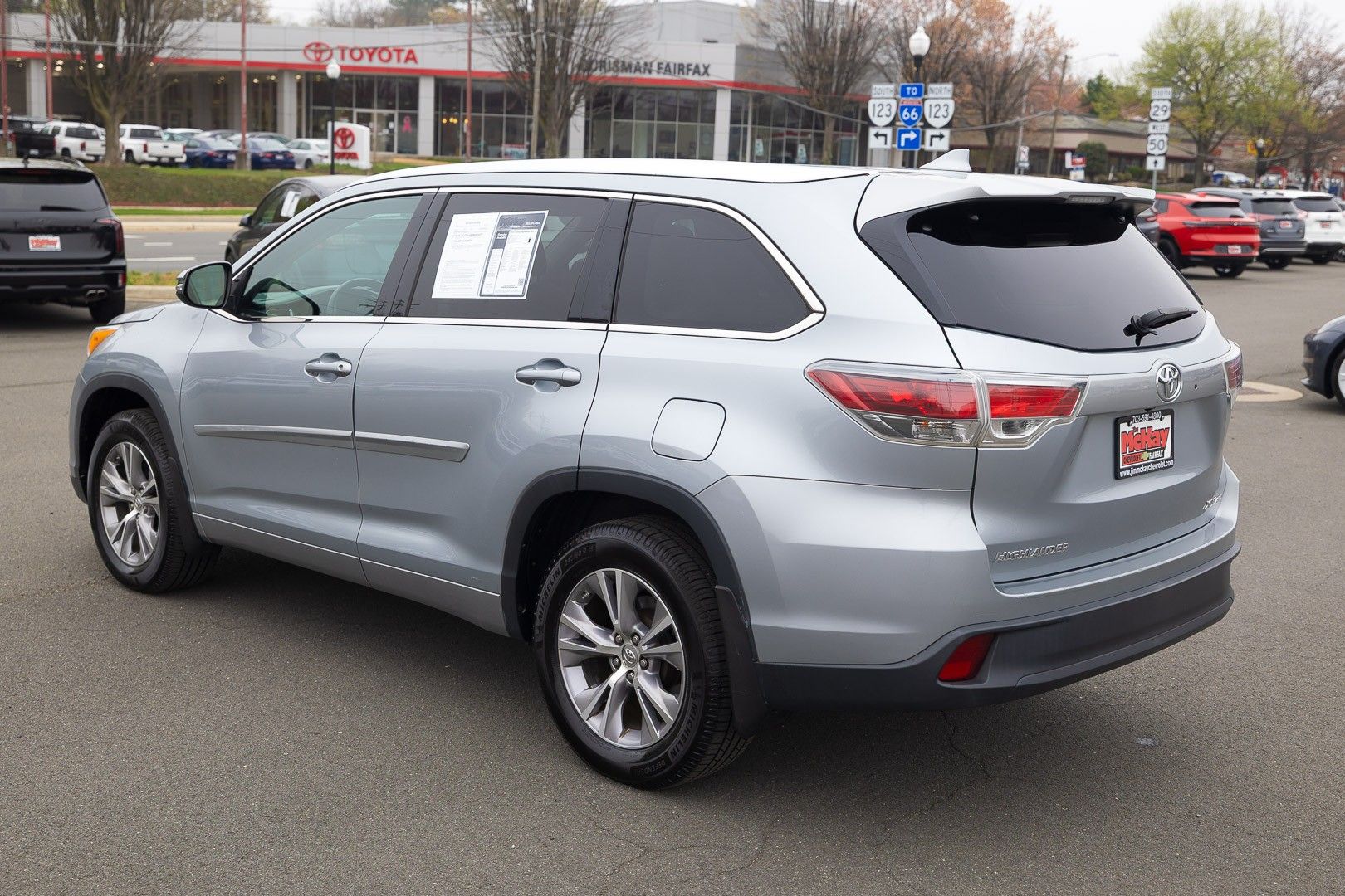 View vehicle photo 7