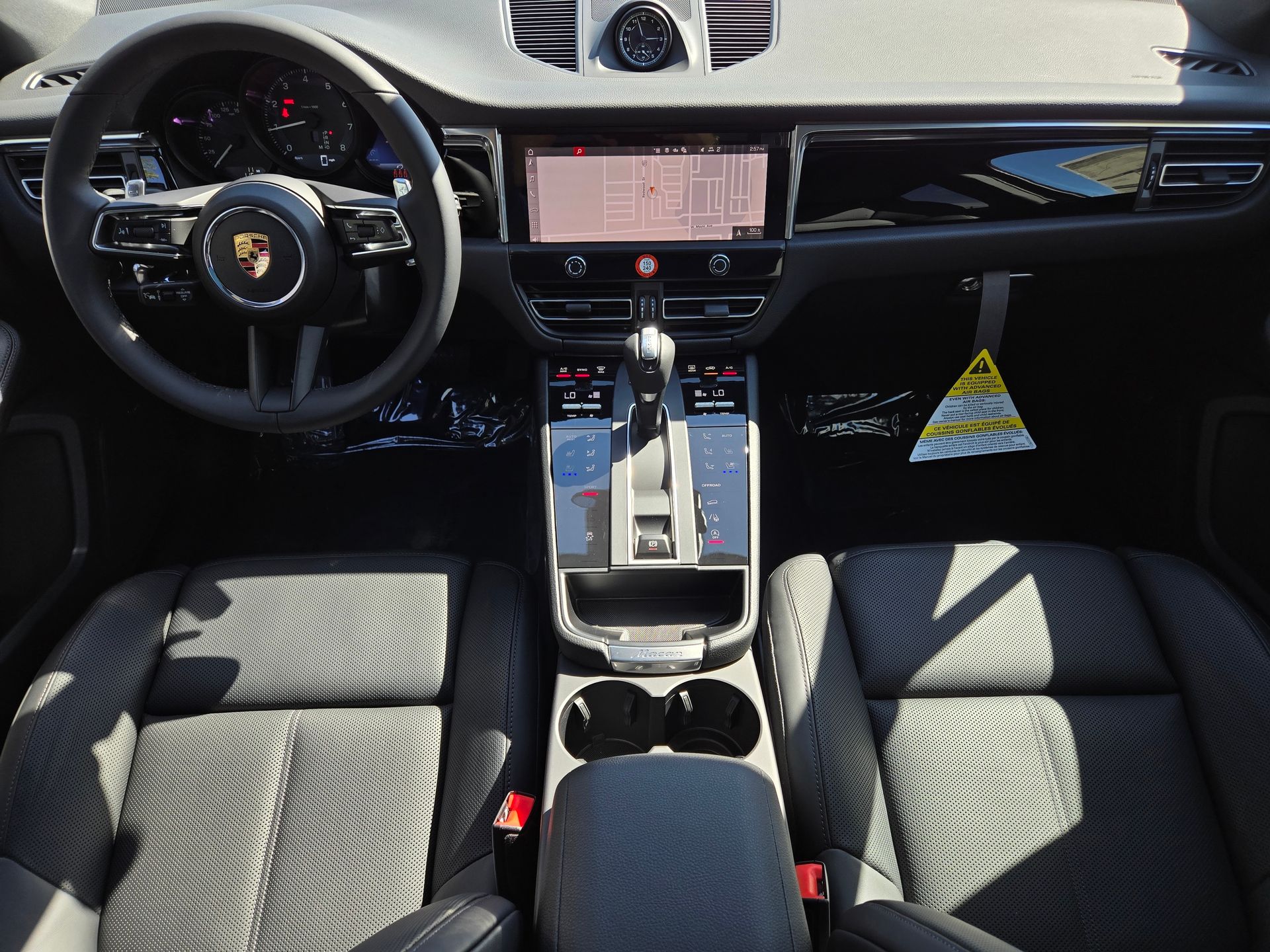 2025 Macan picture #18