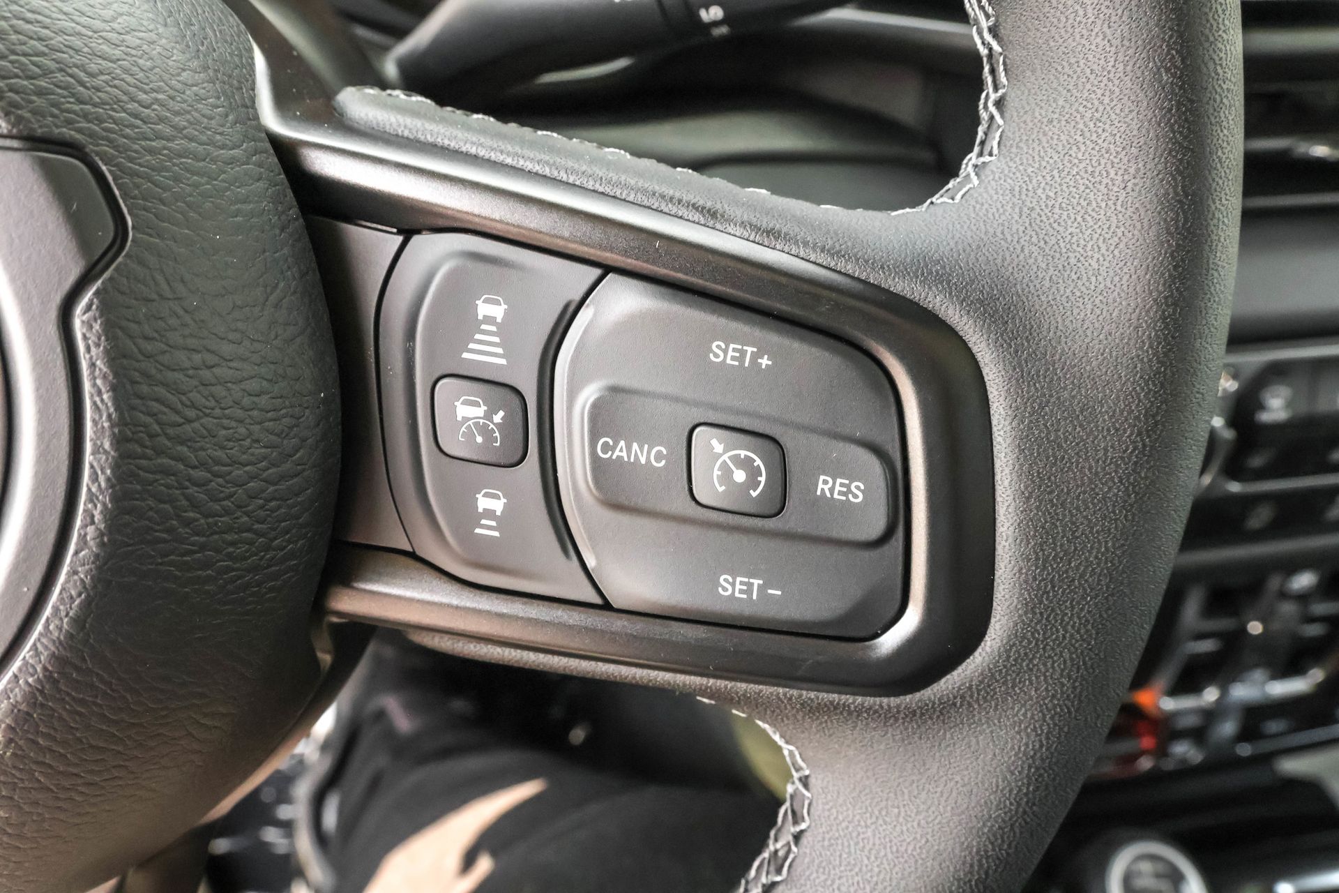 2025 JEEP GLADIATOR - Image 25