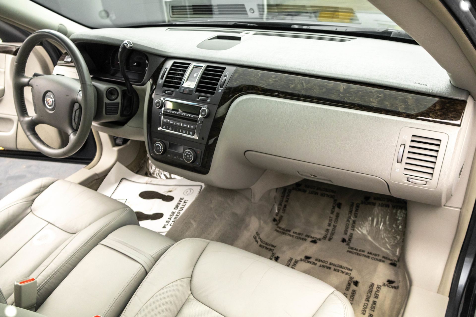 2011 CADILLAC DTS - Image 37