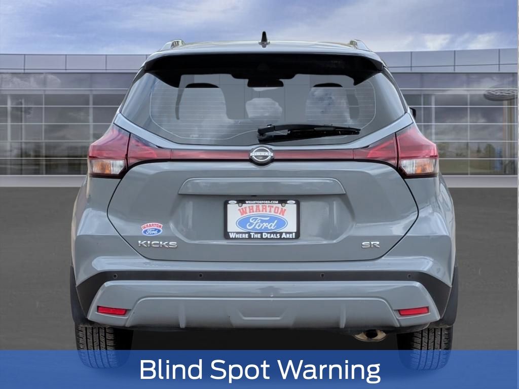 2023 Nissan Kicks SR - 4