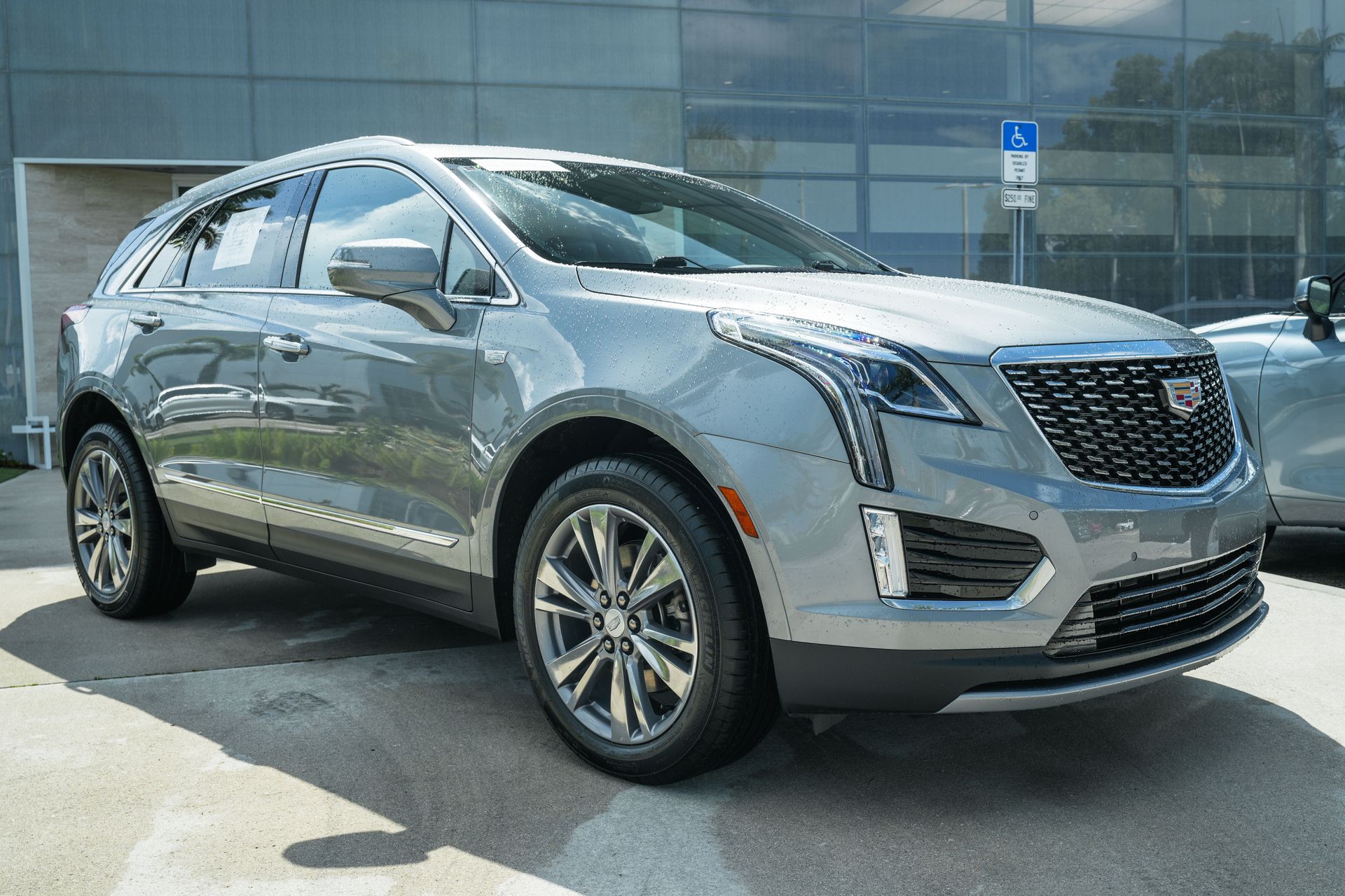 2025 Cadillac XT5 Premium Luxury photo 2
