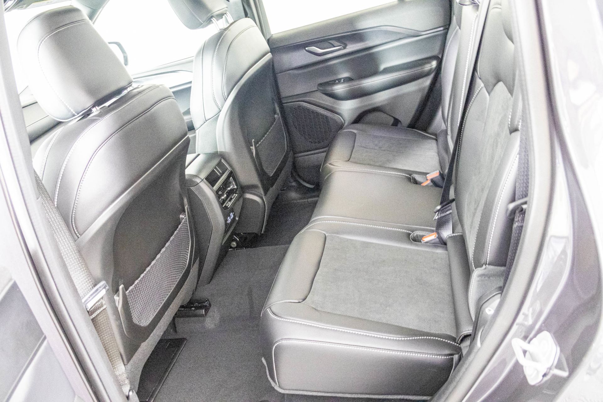 2025 JEEP GRAND CHEROKEE - Image 27