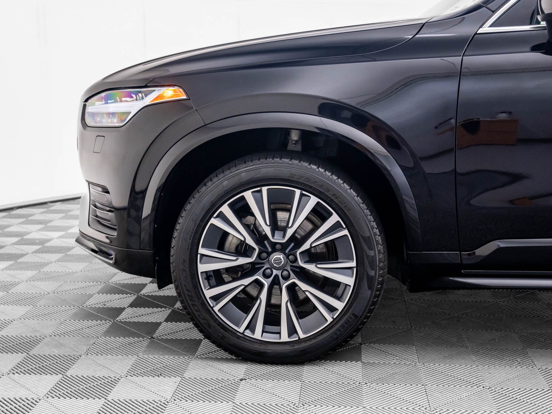 2022 Volvo XC90 T5 Momentum photo