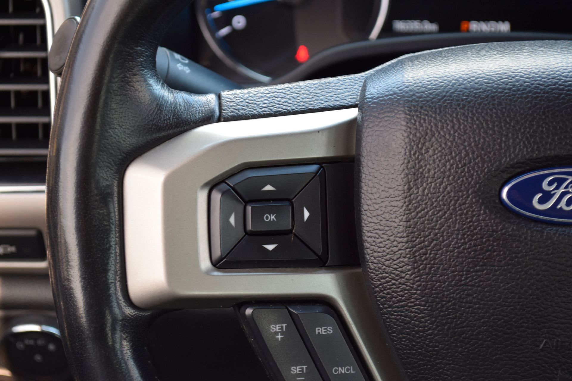 2021 Ford F-250SD Lariat White at Autostrade