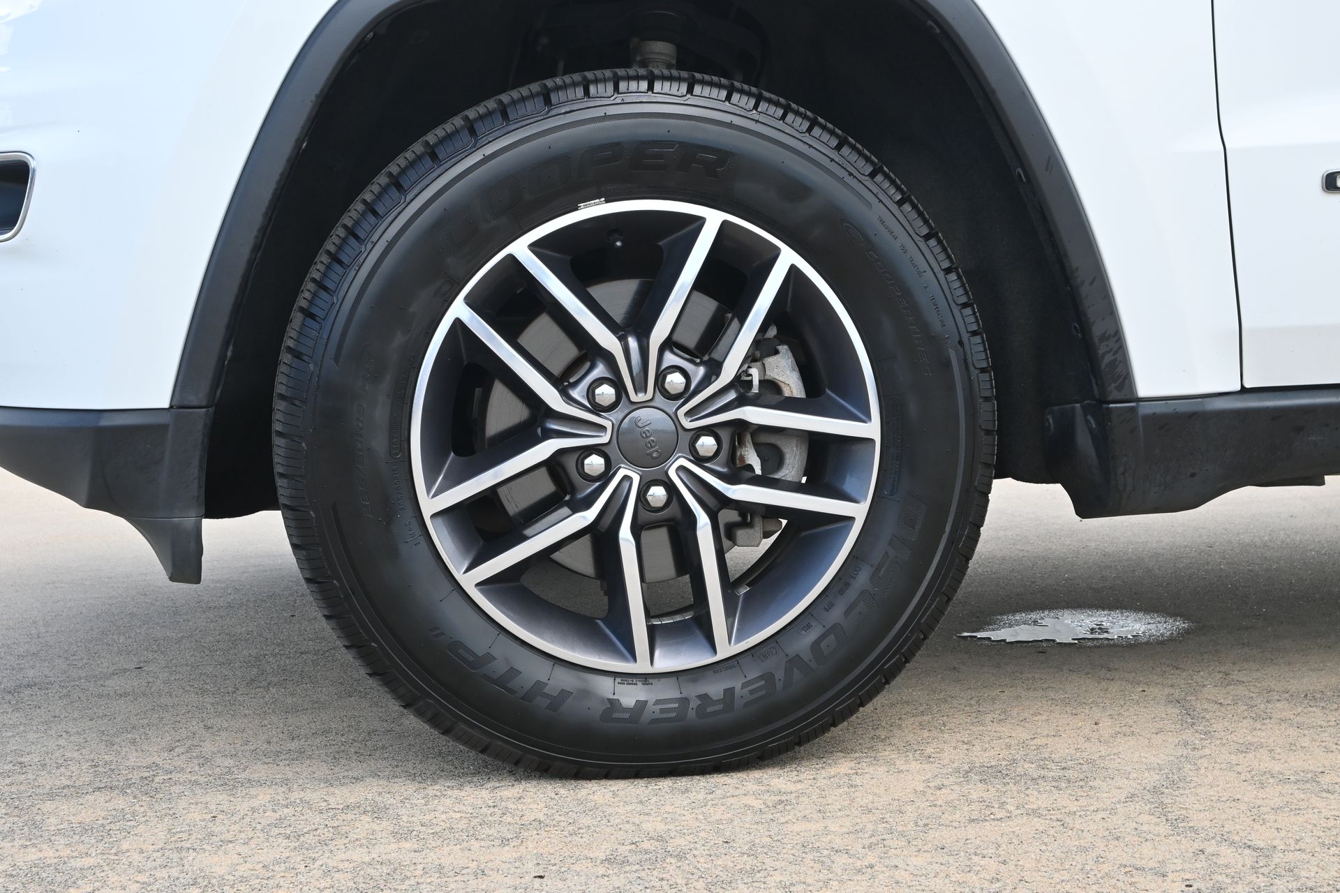 2020 Jeep Grand Cherokee Laredo E White at Westside Lexus