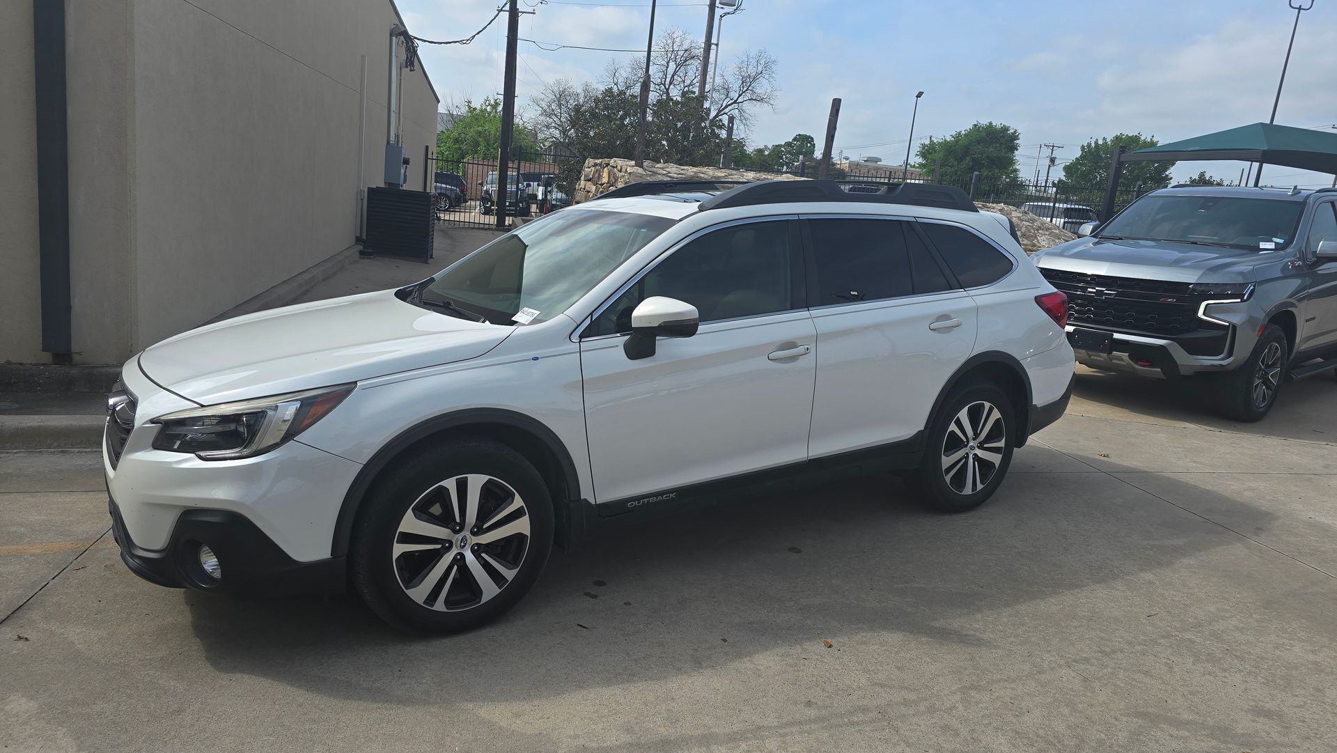 Crystal White Pearl 2018 Subaru Outback 3.6R Limited AWD Wagon All-Wheel Drive Continuously Variable Transmission