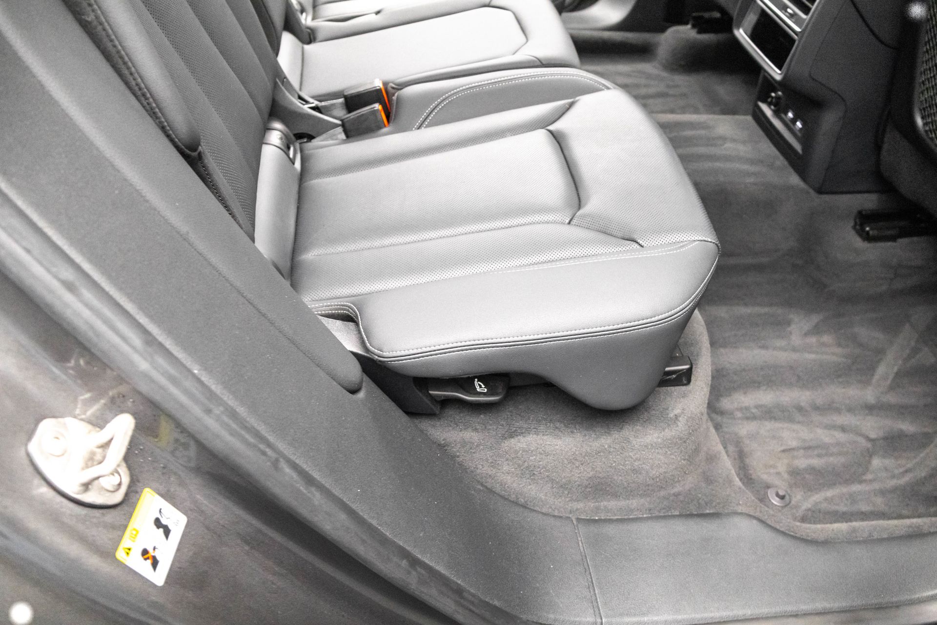 2019 AUDI Q8 - Image 39