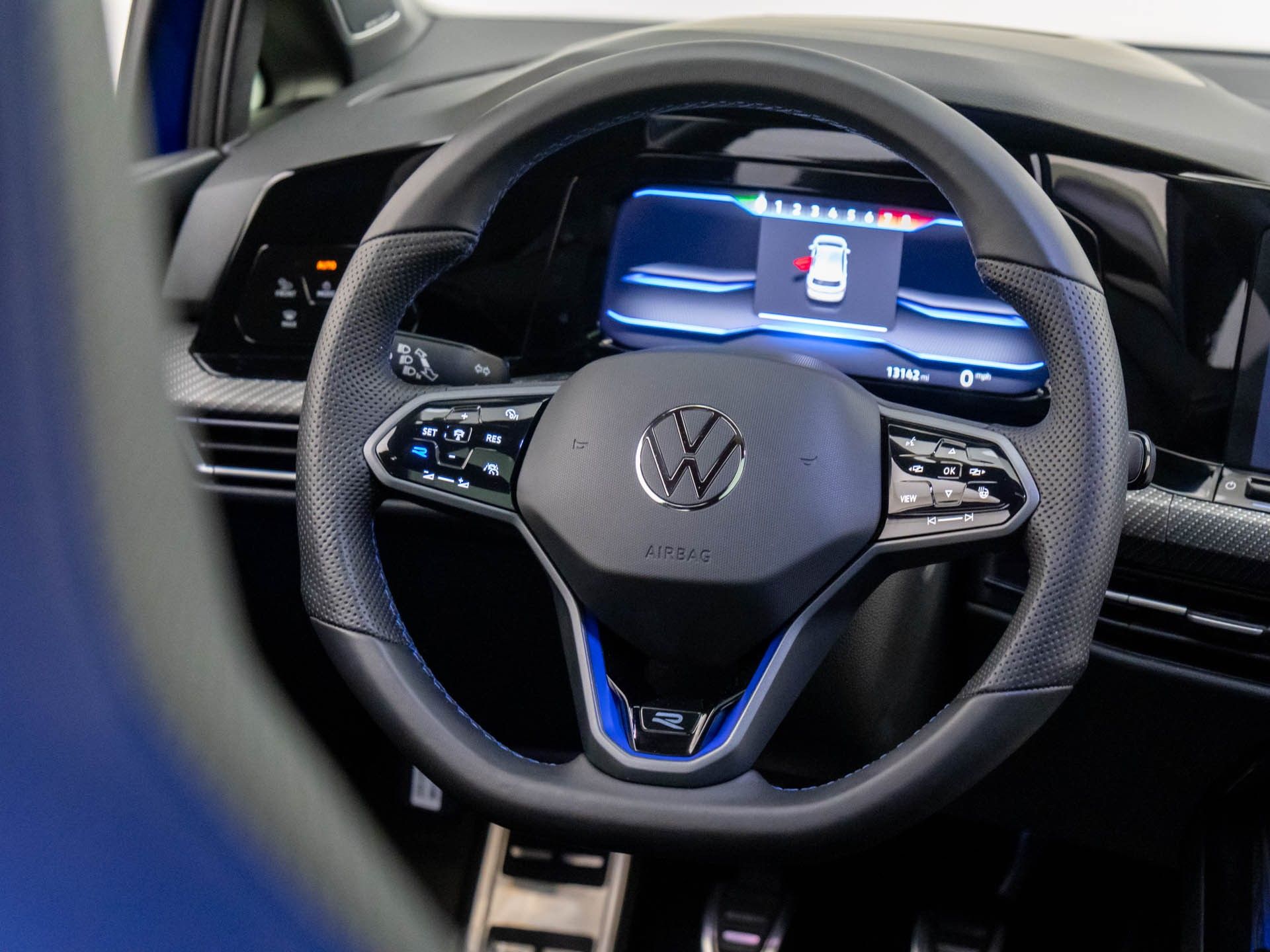 2024 Volkswagen Golf R 2.0T photo