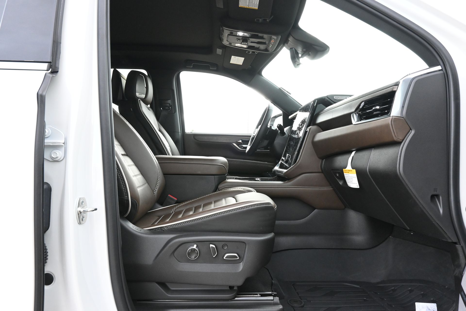 2025 GMC Yukon Denali Ultimate White at Community Honda