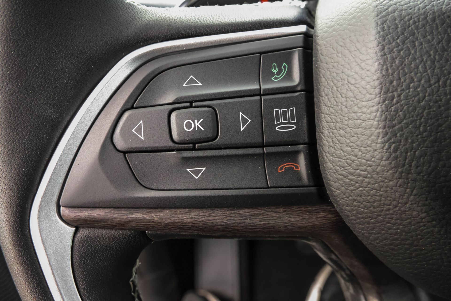 2025 JEEP GRAND CHEROKEE - Image 25