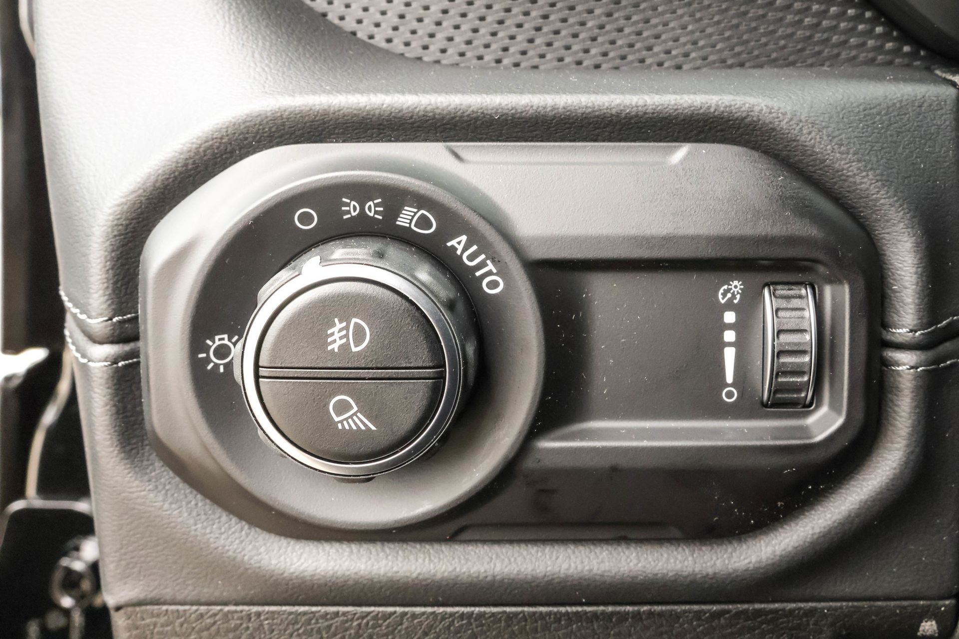 2025 JEEP GLADIATOR - Image 27