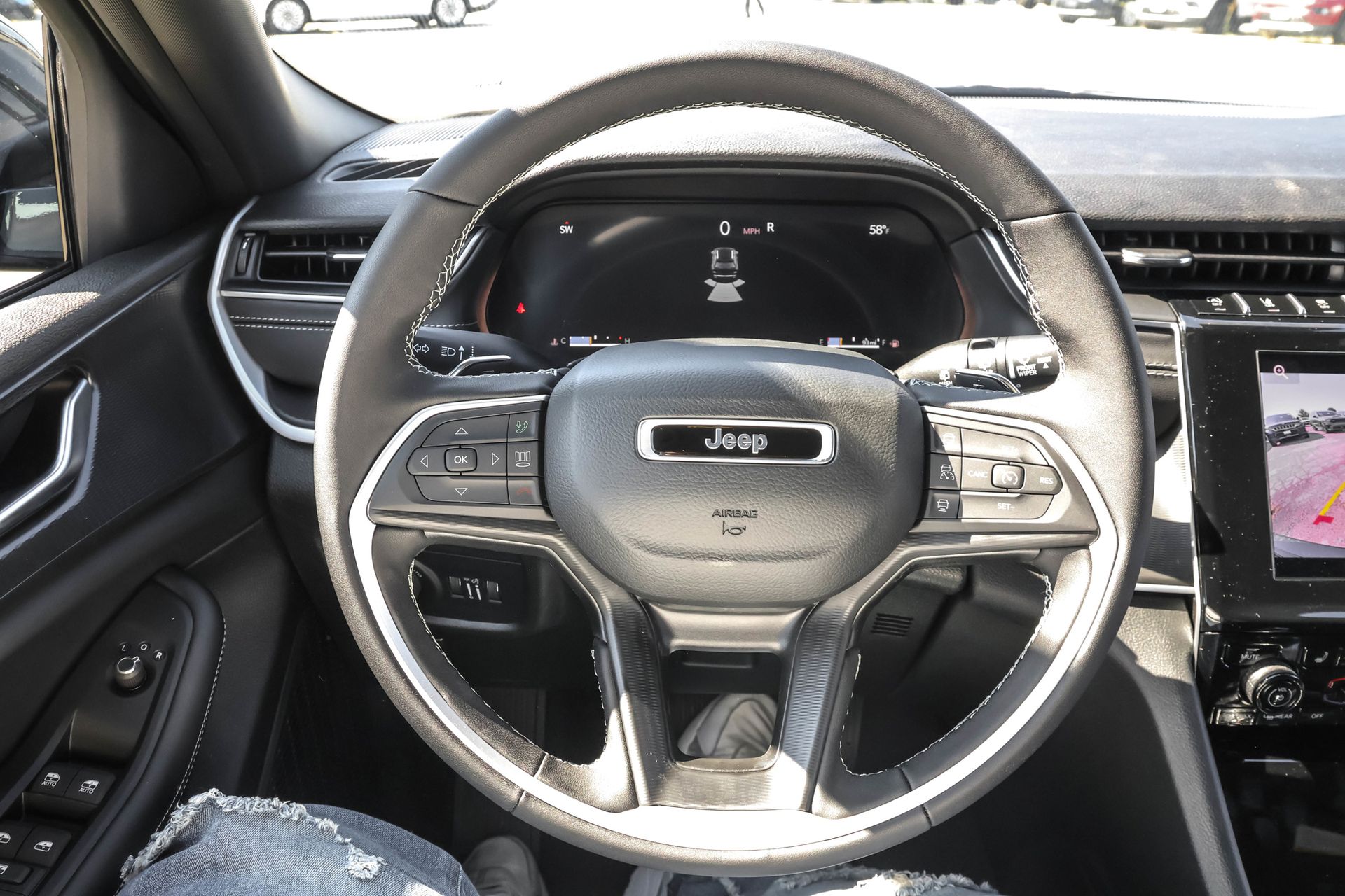 2025 JEEP GRAND CHEROKEE - Image 27