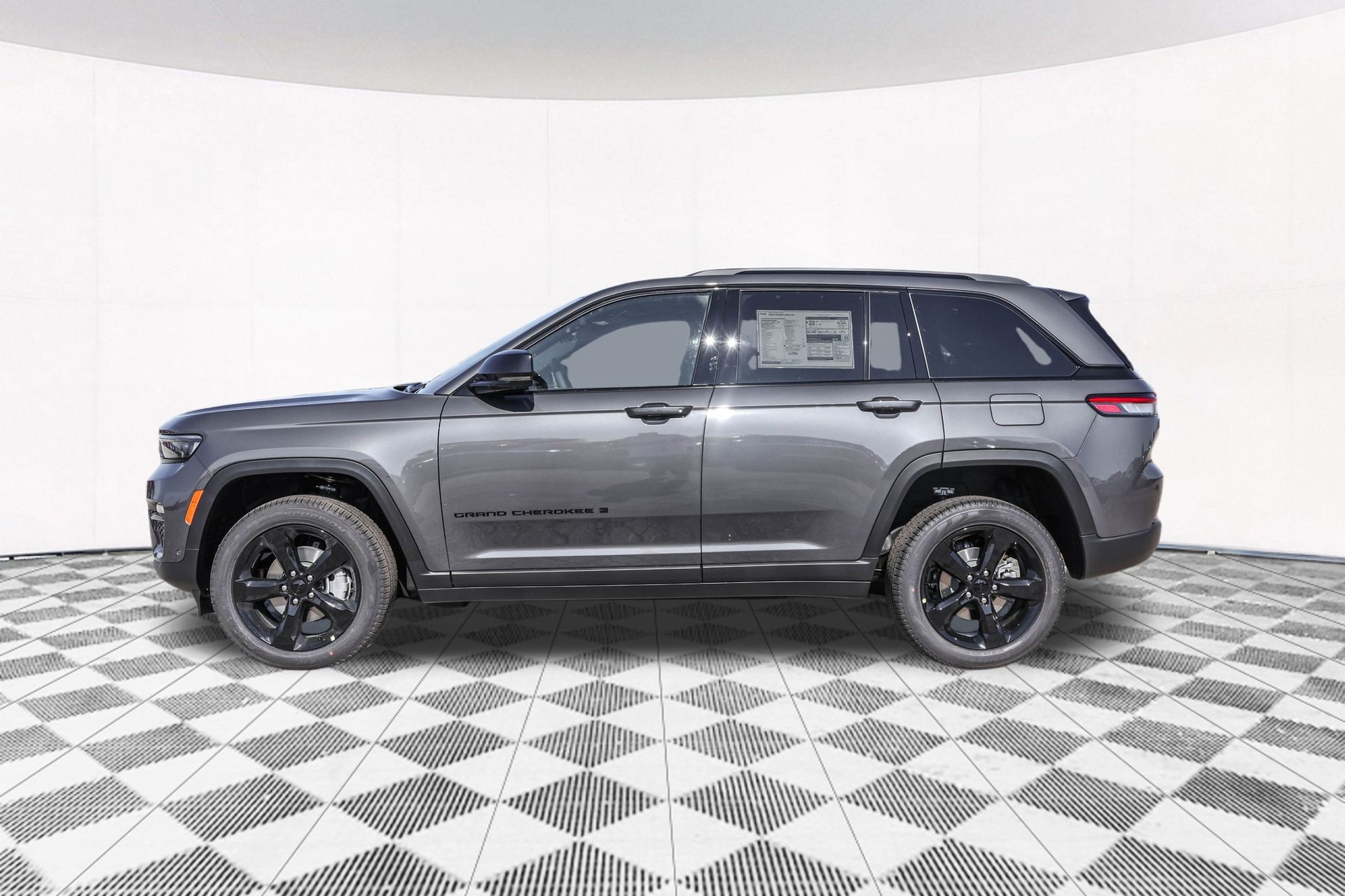 2025 JEEP GRAND CHEROKEE - Image 13