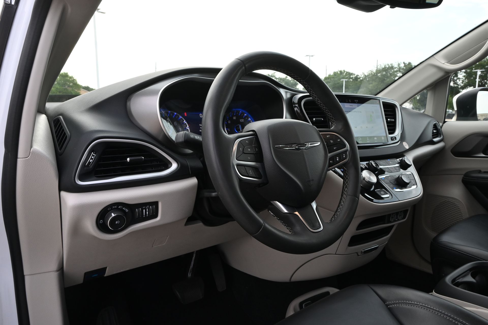 2023 Chrysler Pacifica Touring L White at Durrett Motor Company