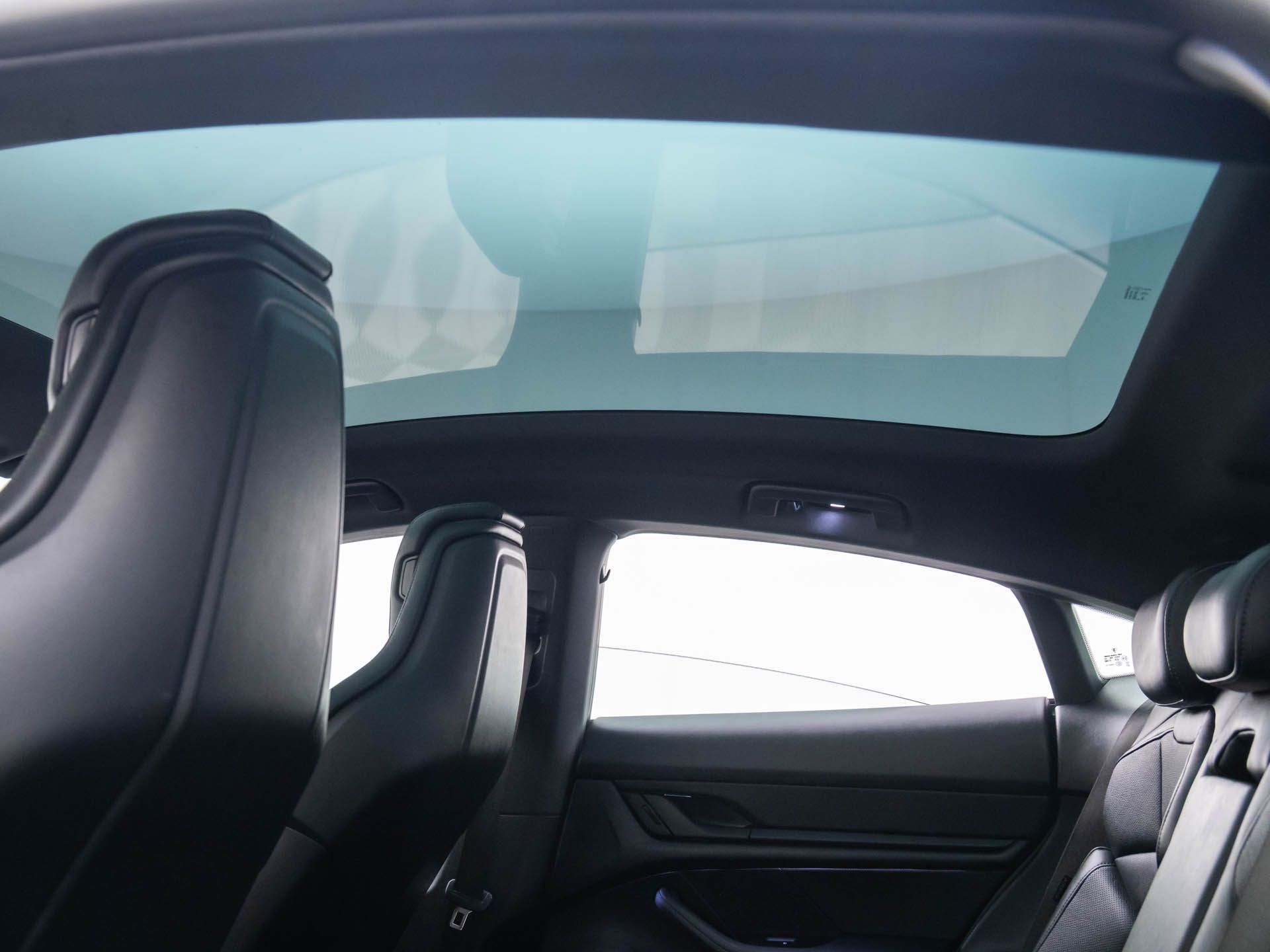 2022 Porsche Taycan  photo