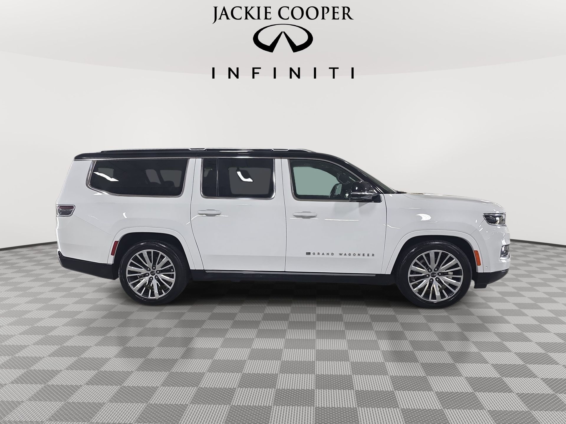 View vehicle photo 4