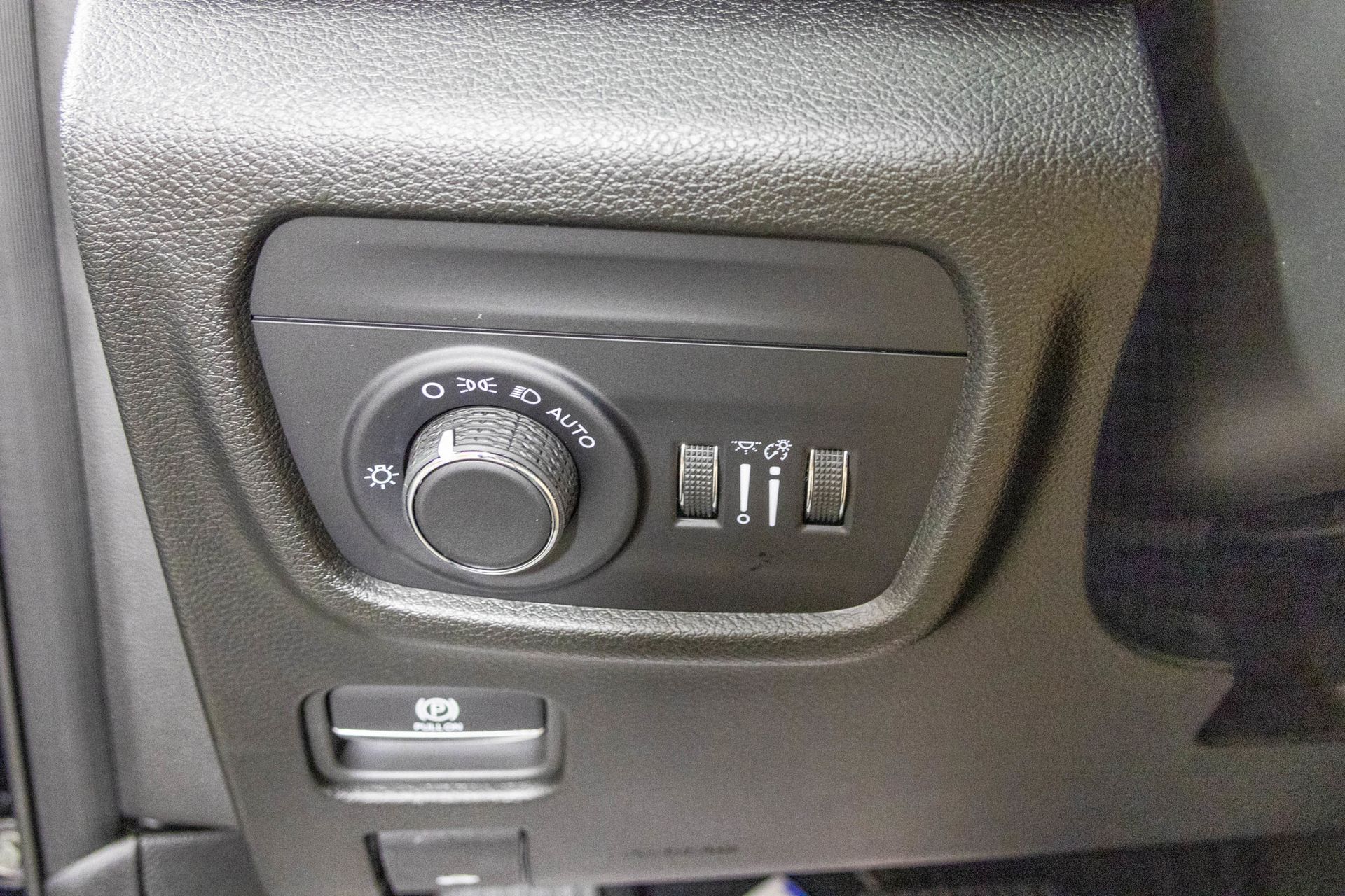 2025 JEEP GRAND CHEROKEE - Image 24