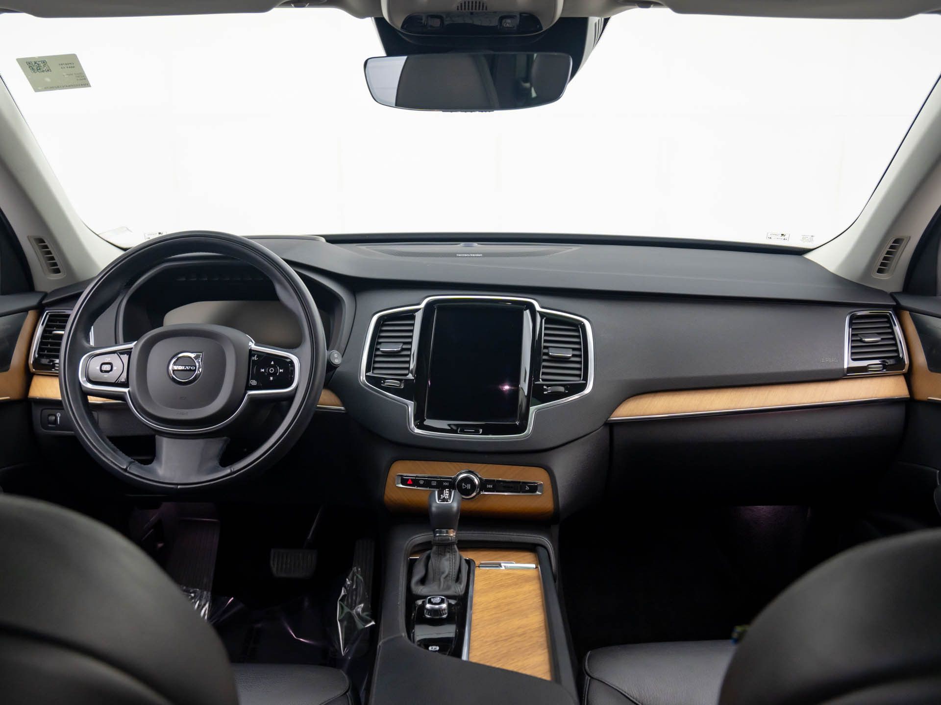 2022 Volvo XC90 T5 Momentum photo