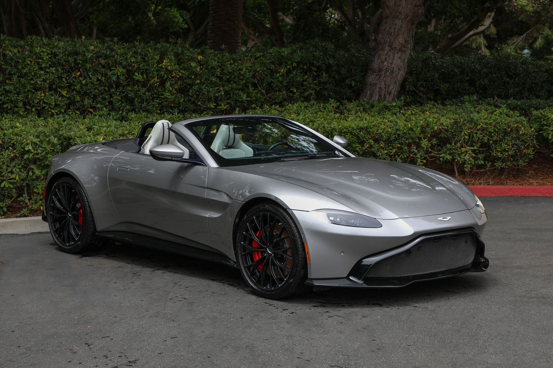 /2023 Aston-Martin Vantage