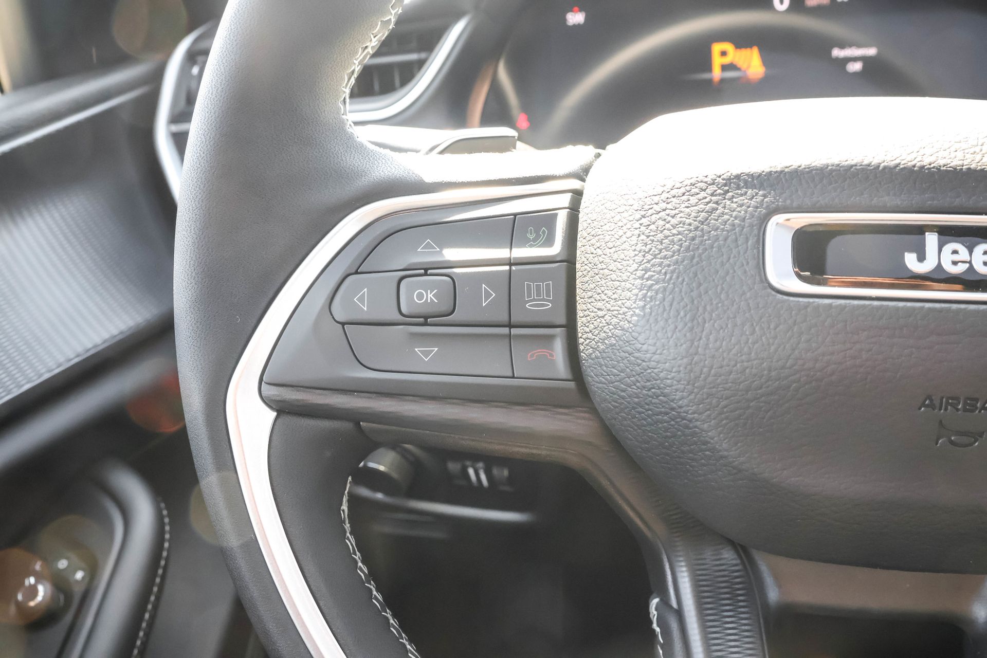 2025 JEEP GRAND CHEROKEE - Image 24