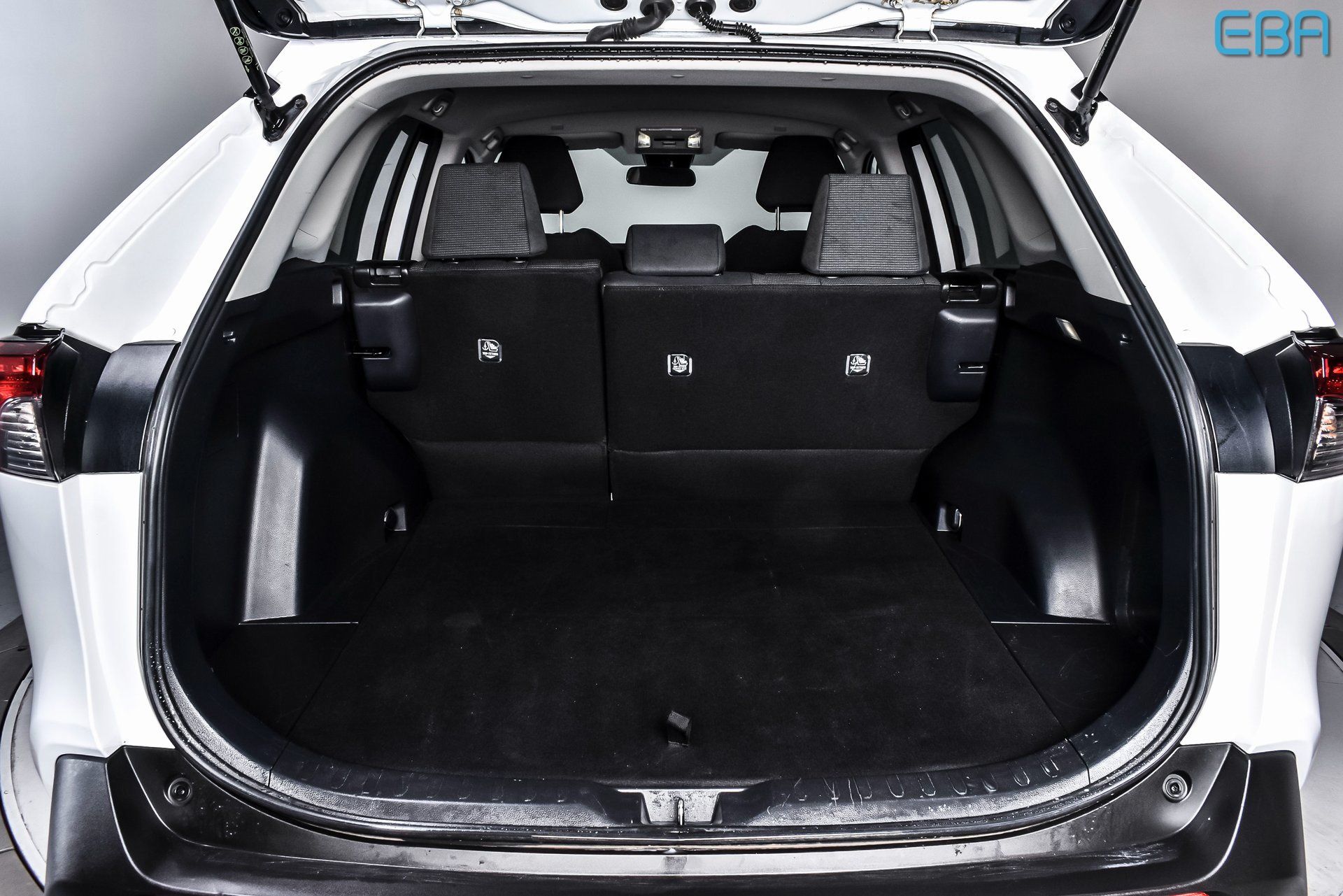 2025 Toyota RAV4 LE - Photo 14