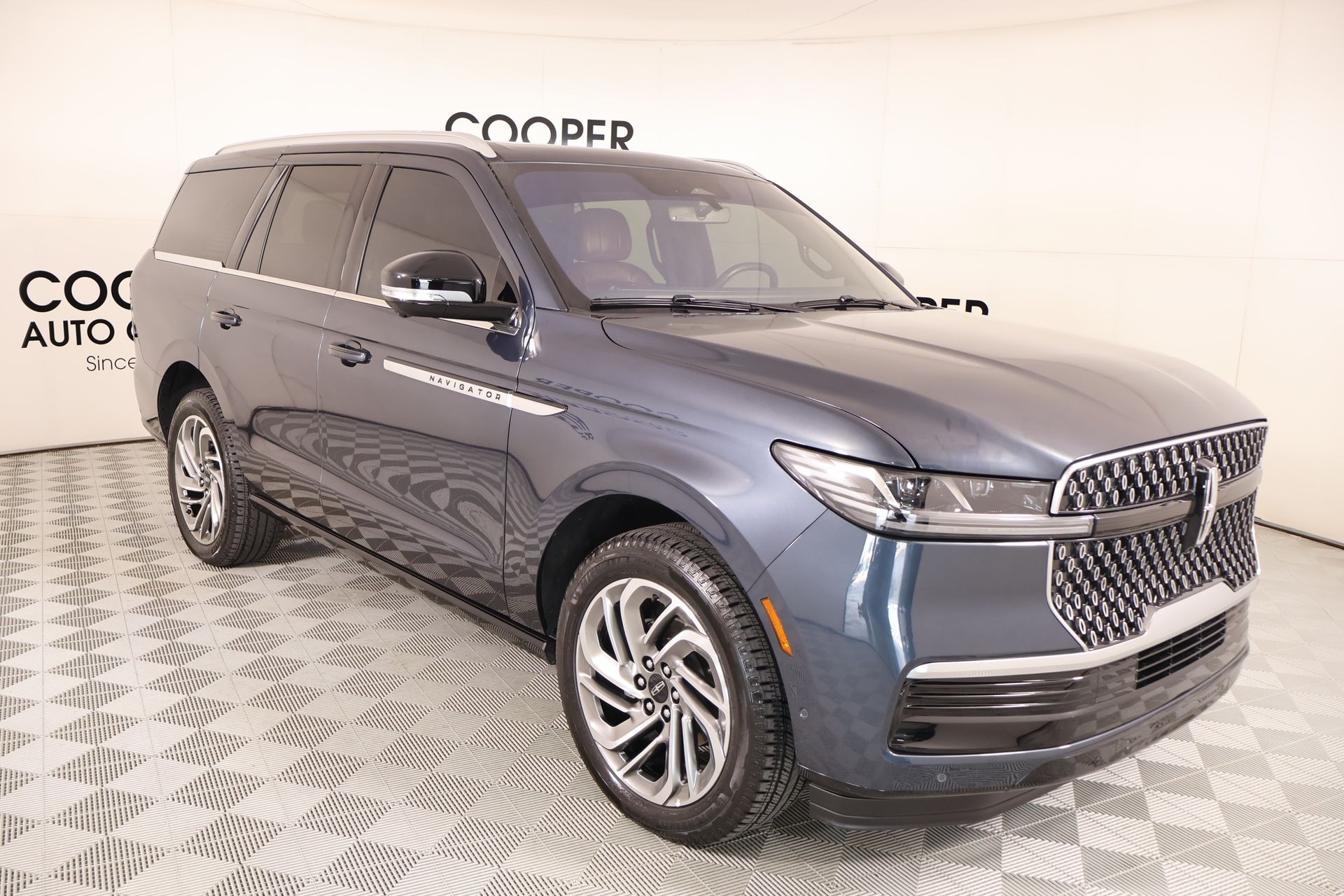 Blue Metallic 2025 Lincoln Navigator SUV / Crossover Four-Wheel Drive Automatic
