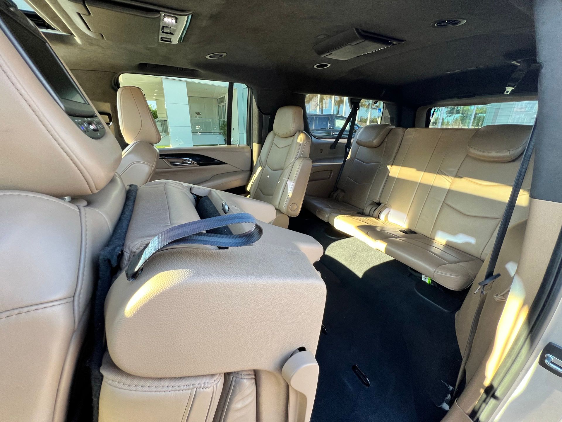 2018 Cadillac Escalade ESV Platinum Edition 14