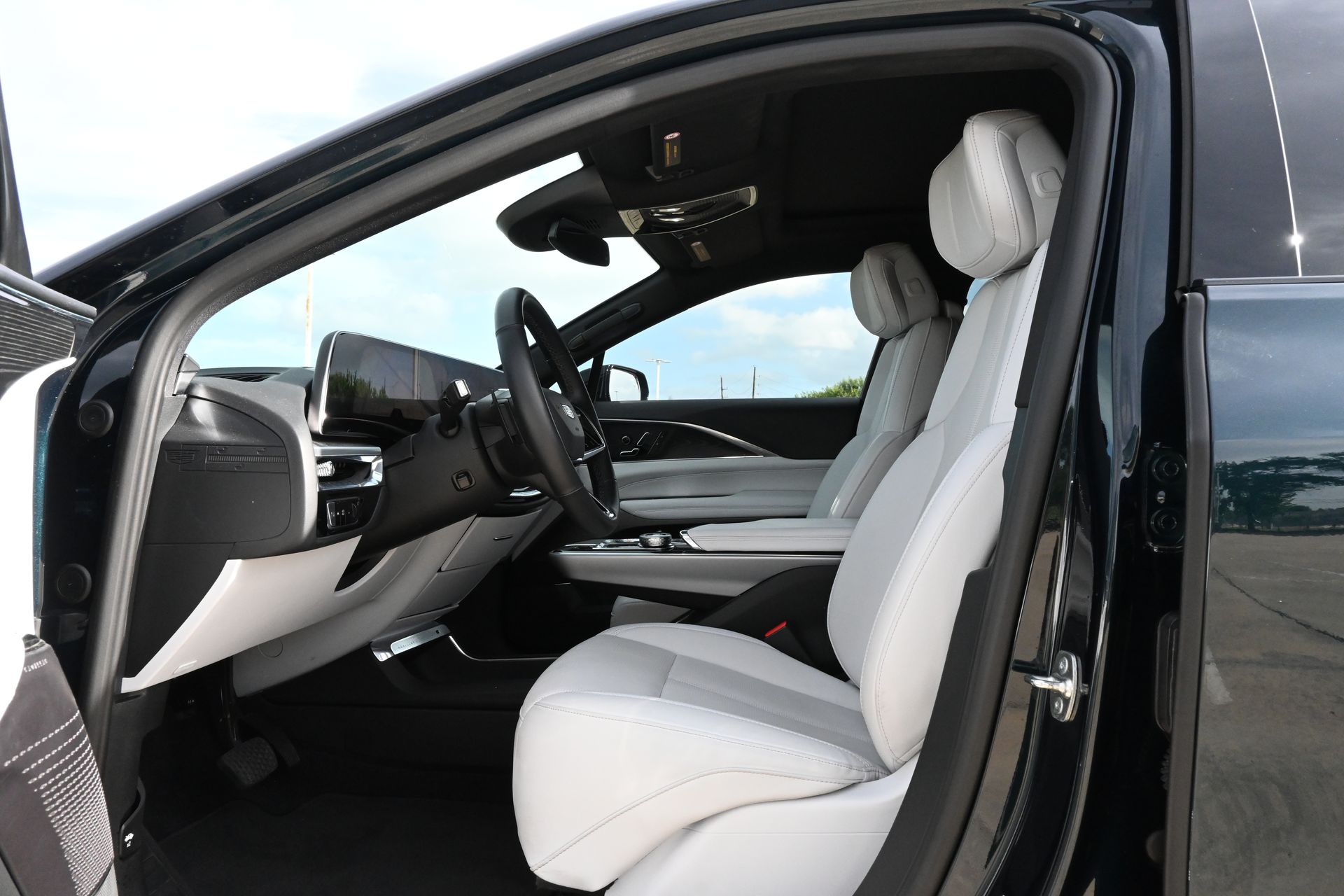 2024 Cadillac LYRIQ Luxury Green at Bayway Cadillac of The Woodlands
