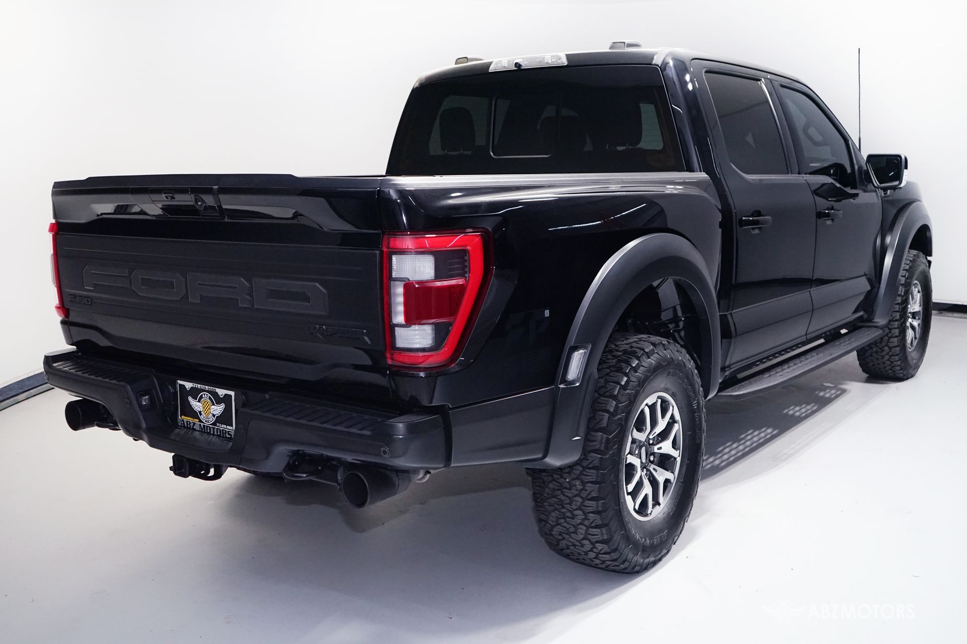 View vehicle photo 6