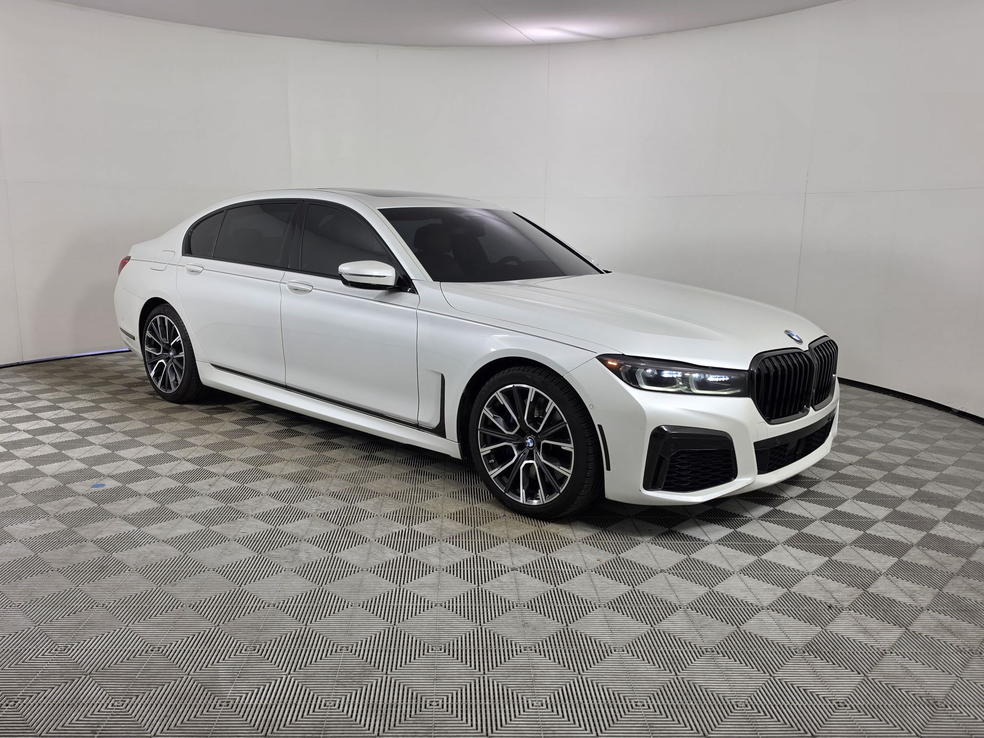 Mineral White Metallic 2021 BMW 7 Series Sedan Rear-Wheel Drive 8-Speed Automatic