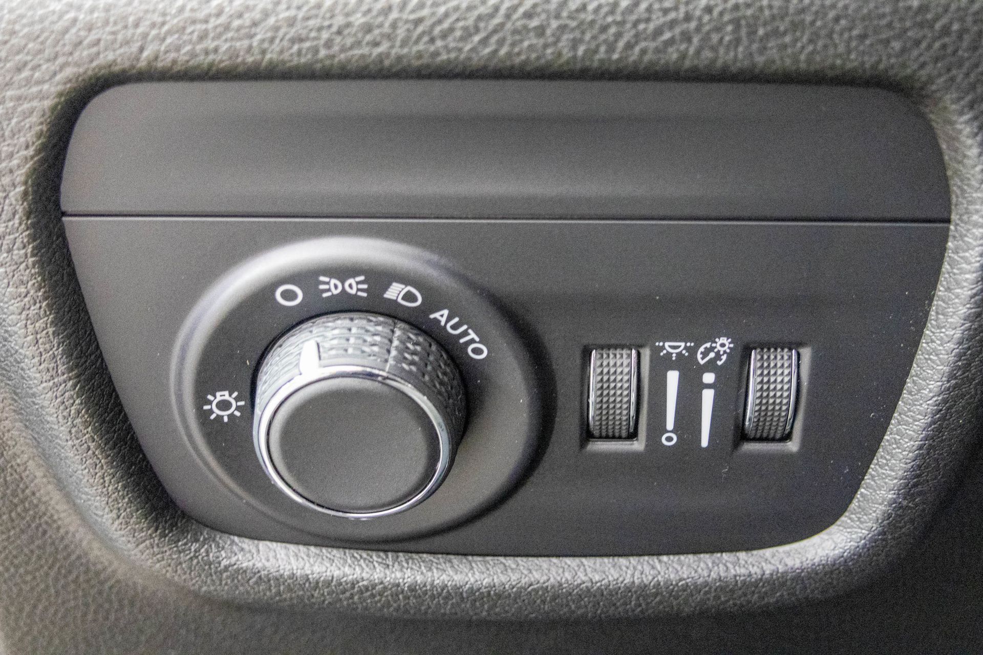 2023 JEEP GRAND CHEROKEE - Image 22