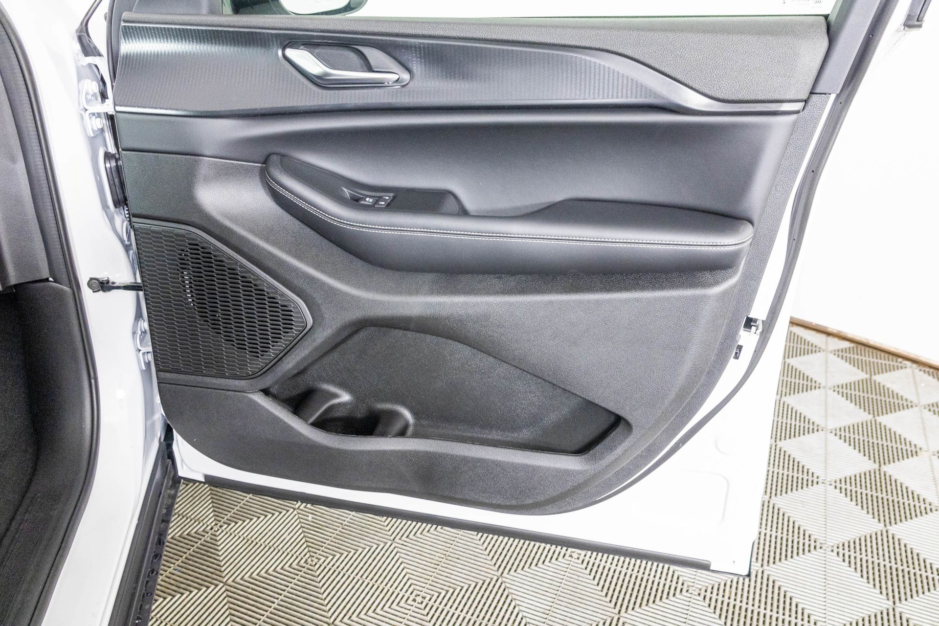 2025 JEEP GRAND CHEROKEE - Image 35