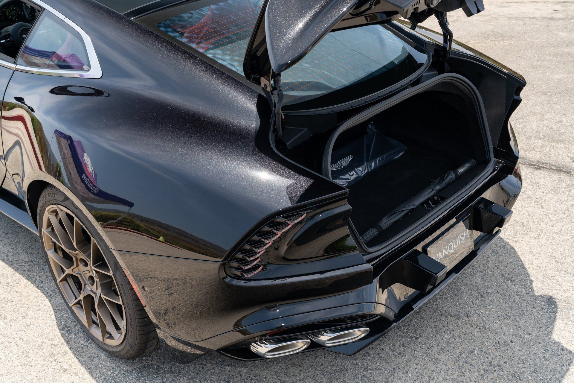 2025 Aston Martin Vanquish Base - Photo 11