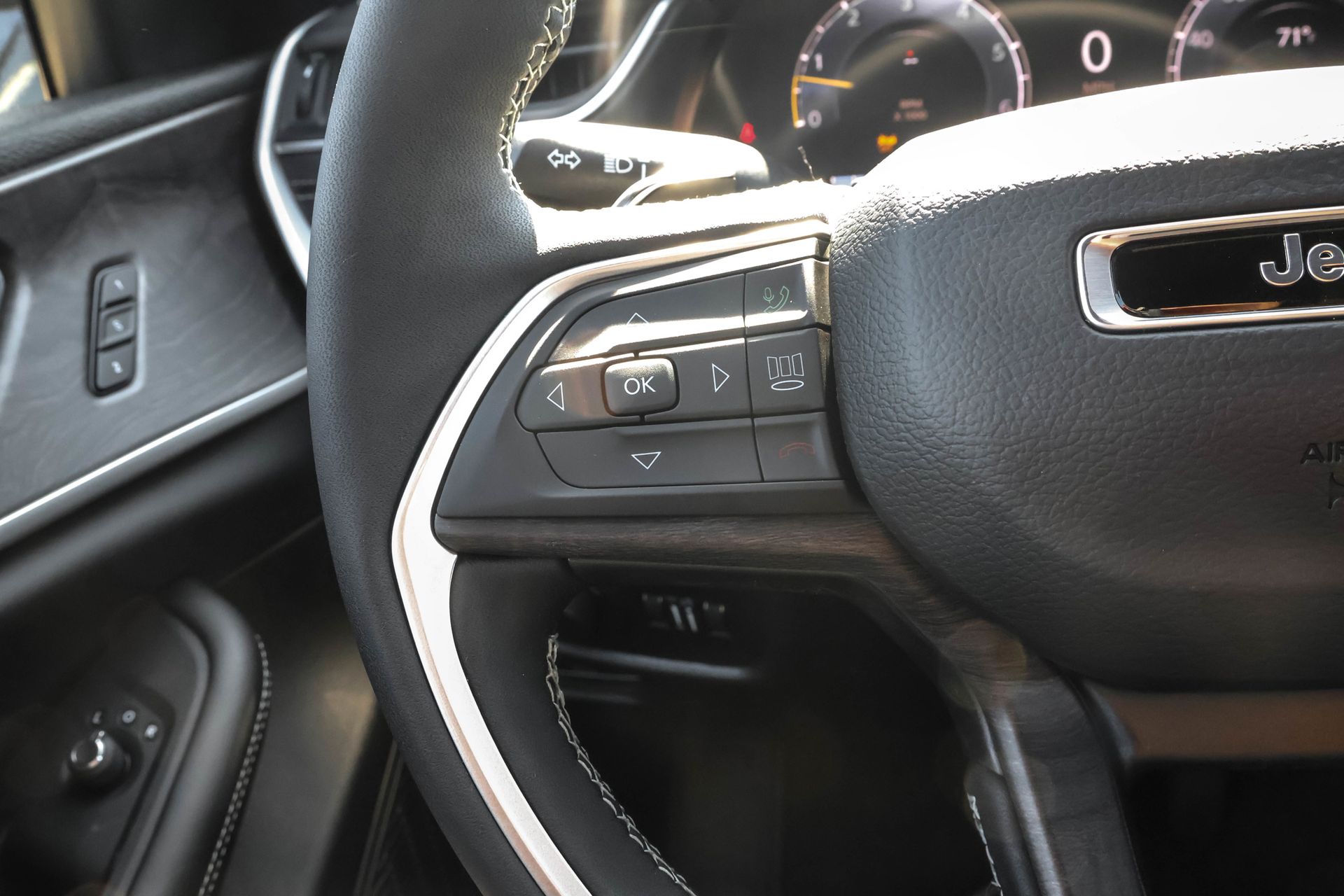 2025 JEEP GRAND CHEROKEE - Image 24