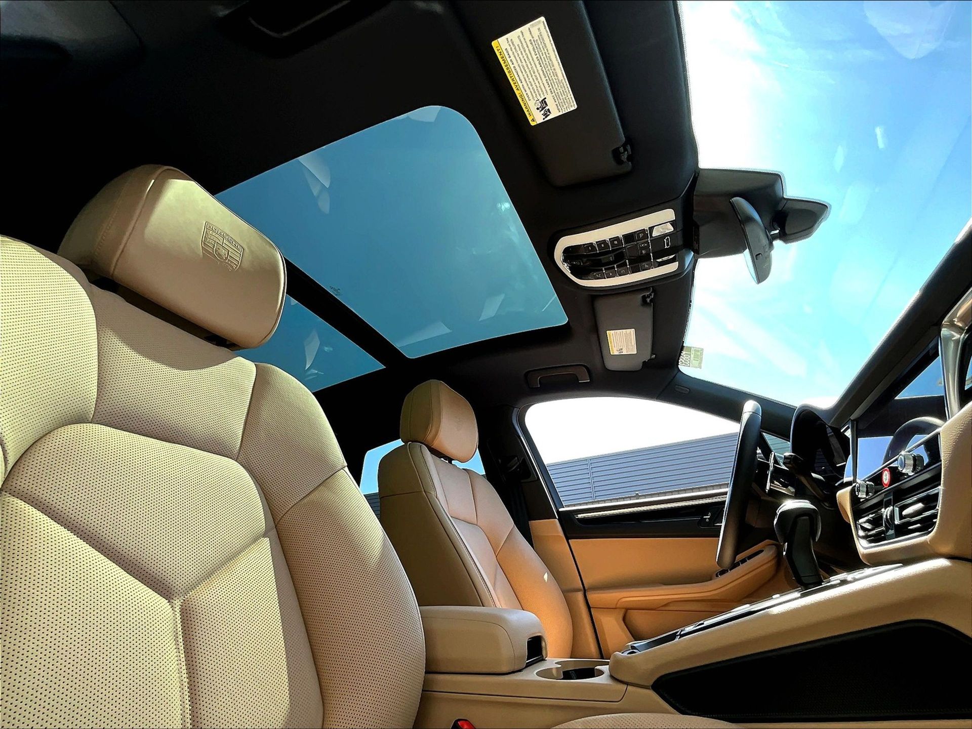 2025 Macan picture #17