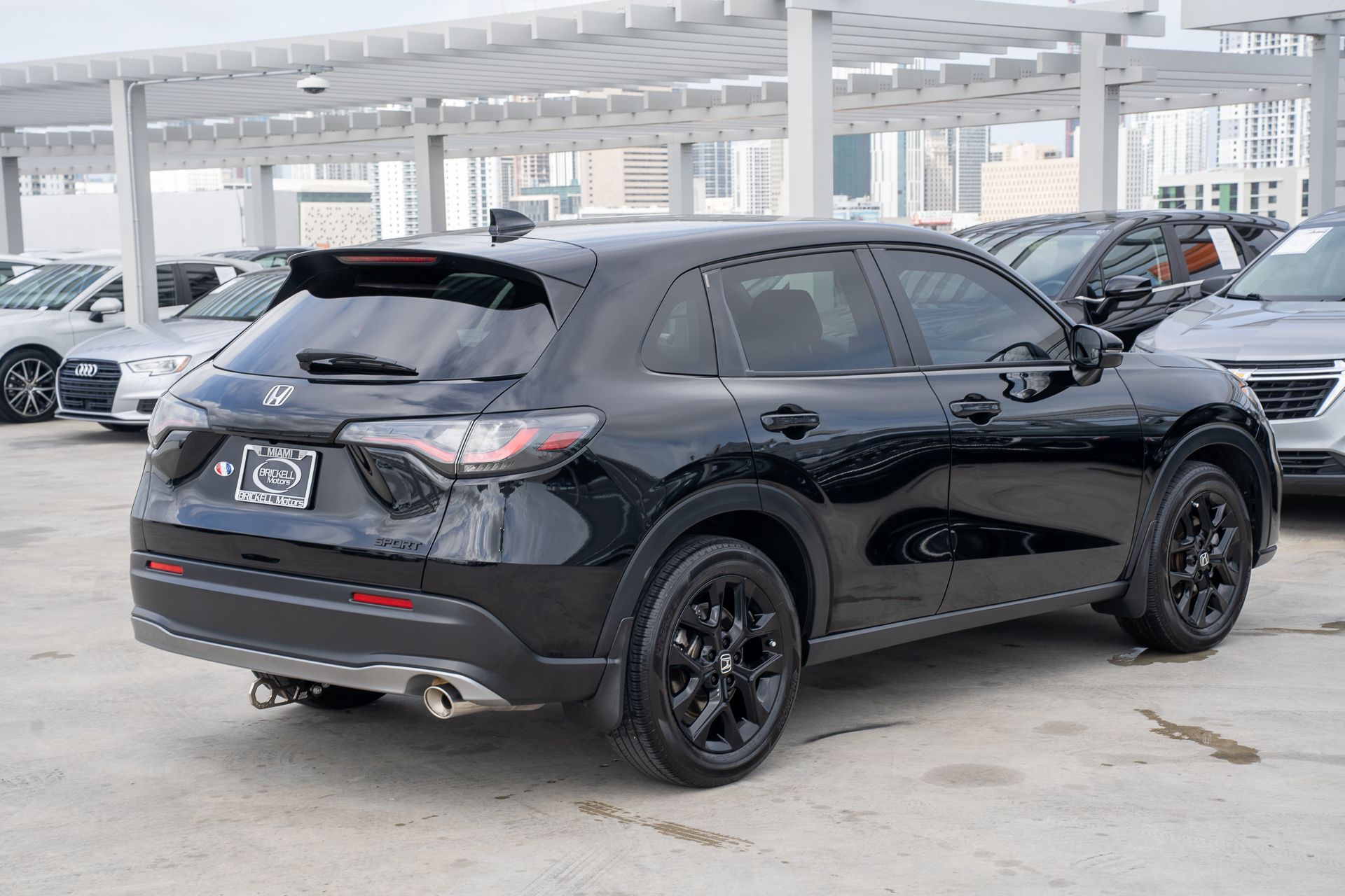 View vehicle photo 6