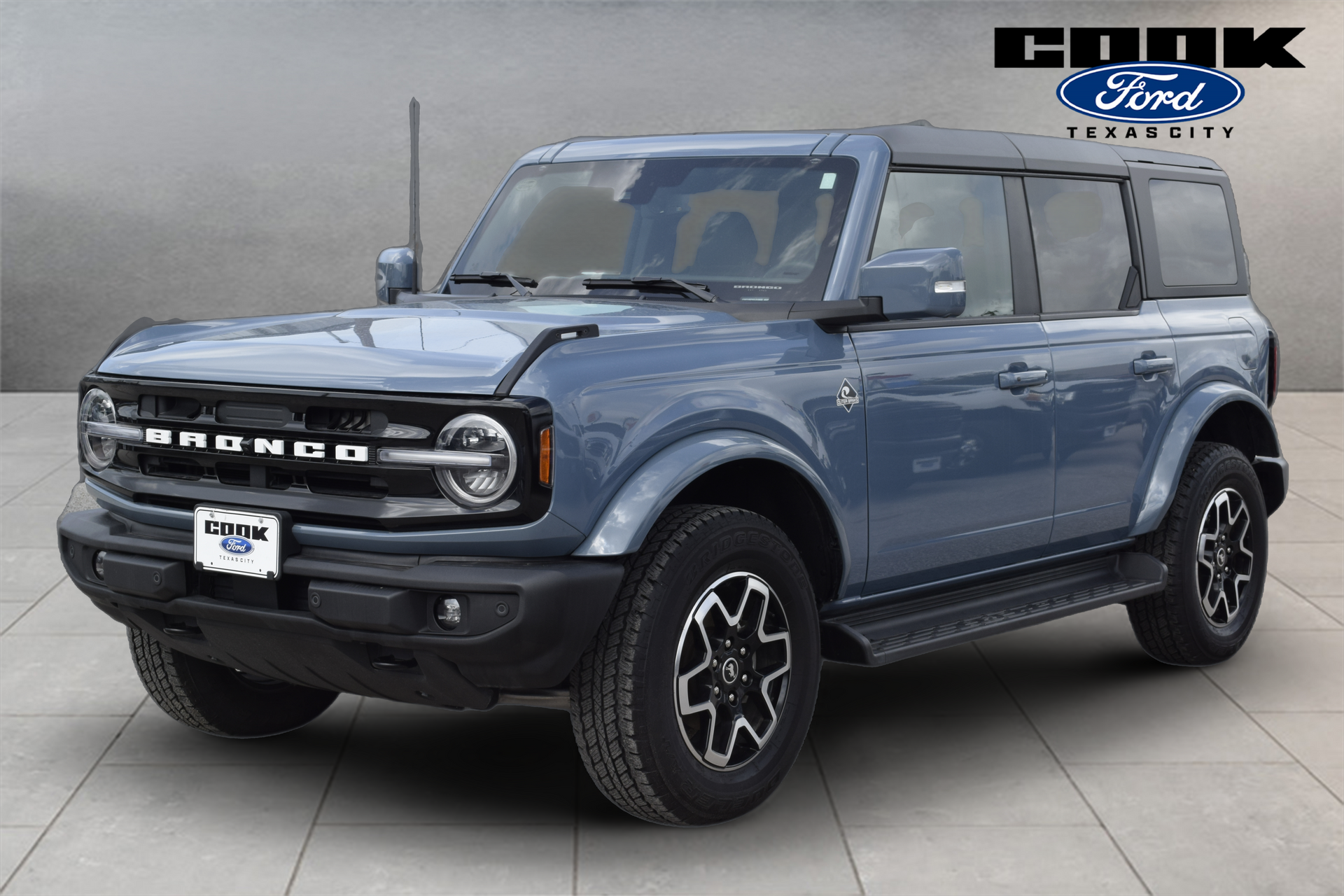 2025 Ford Bronco Outer Banks 4-Door 4WD