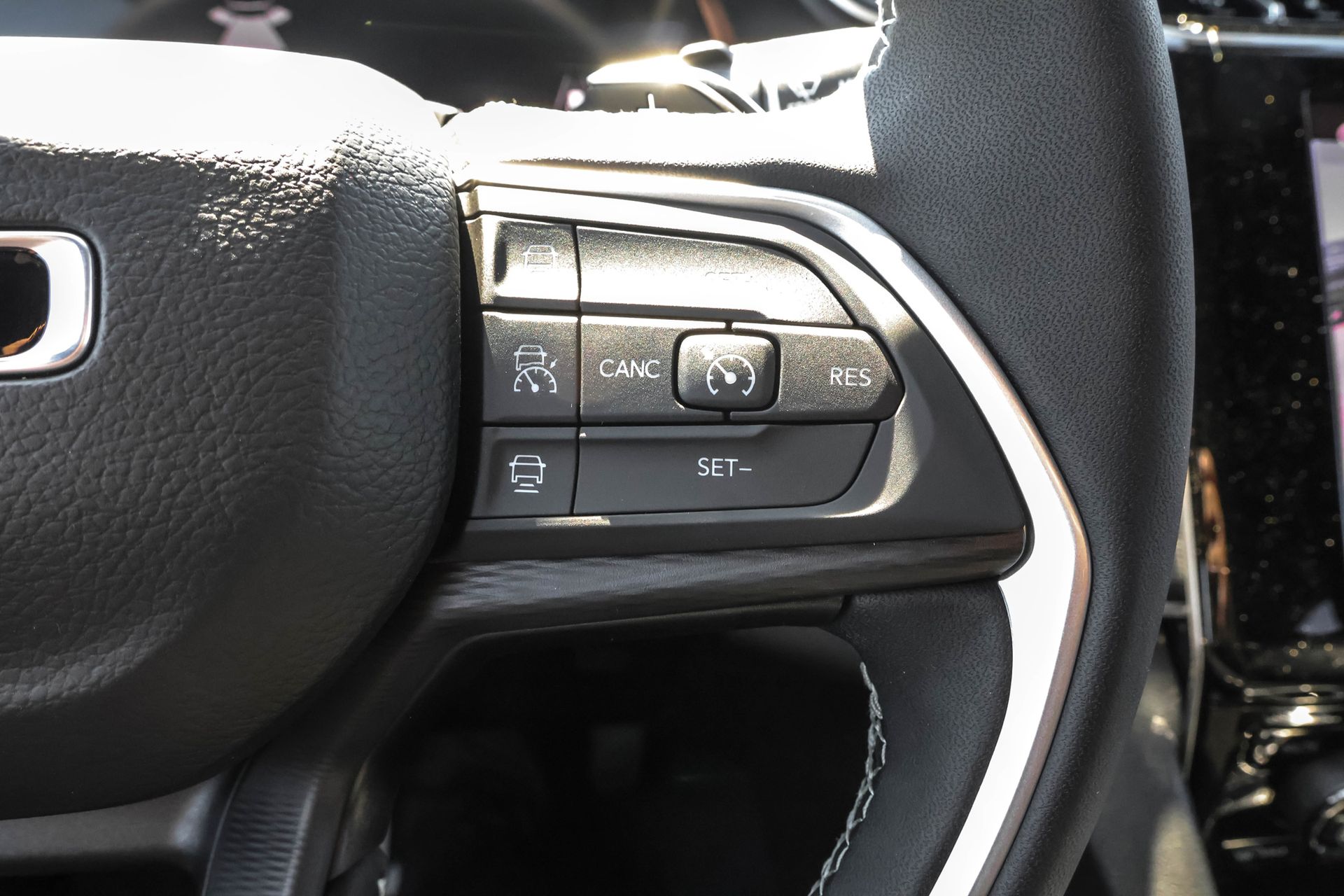 2025 JEEP GRAND CHEROKEE - Image 26