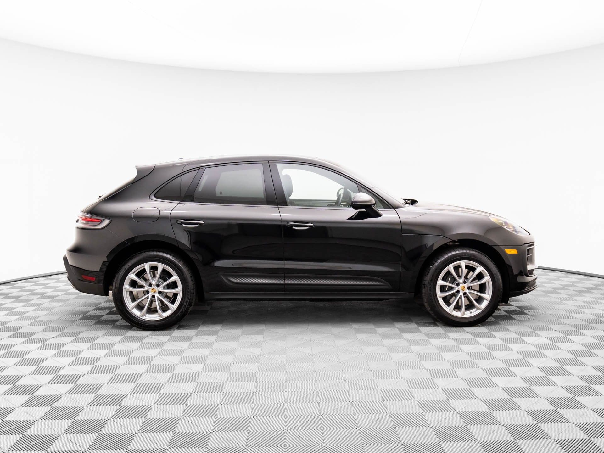 2024 Porsche Macan  photo