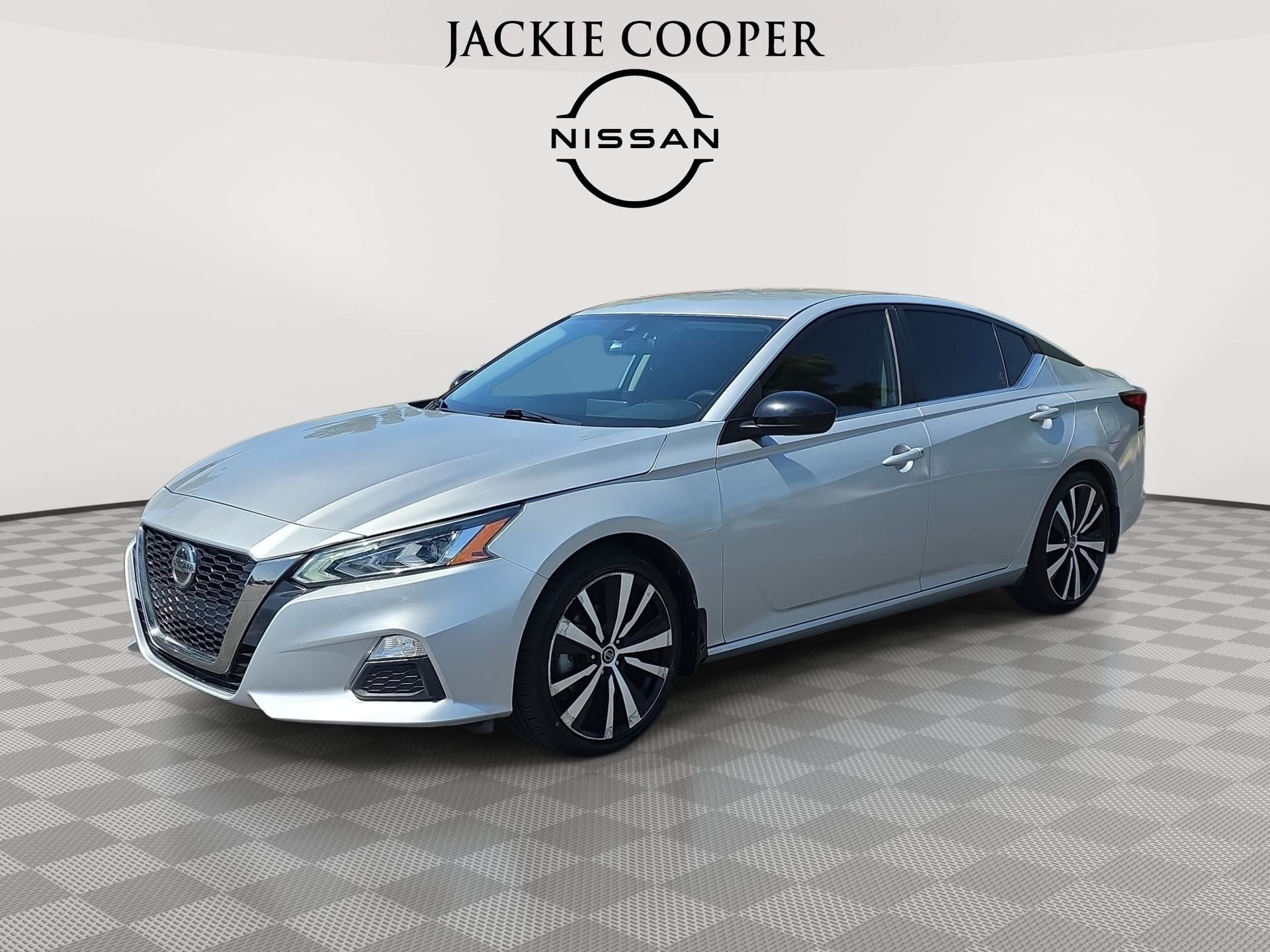 Brilliant Silver Metallic 2022 Nissan Altima Sedan Front-Wheel Drive Continuously Variable Transmission