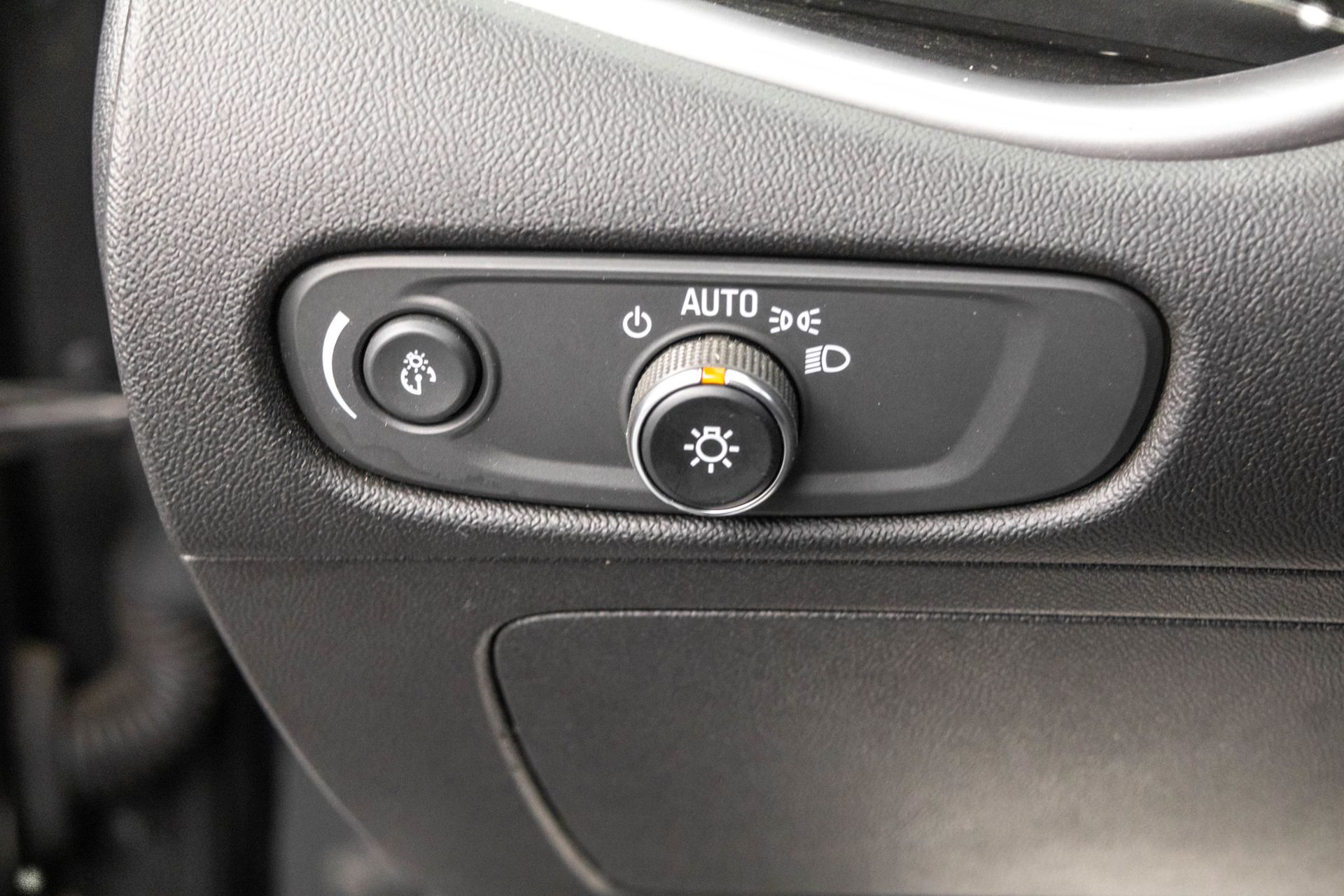 2019 CHEVROLET MALIBU - Image 16