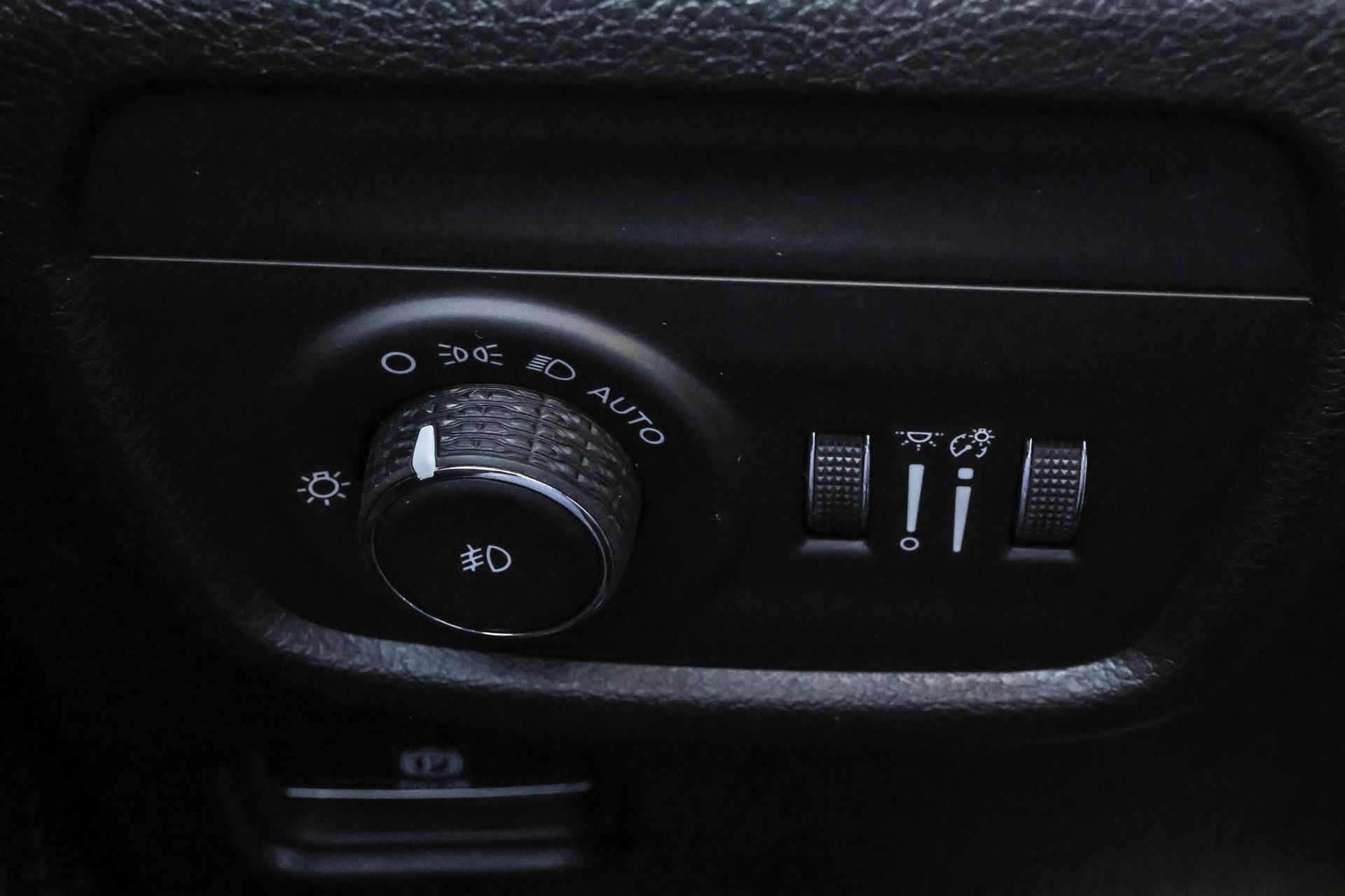 2025 JEEP GRAND CHEROKEE - Image 27